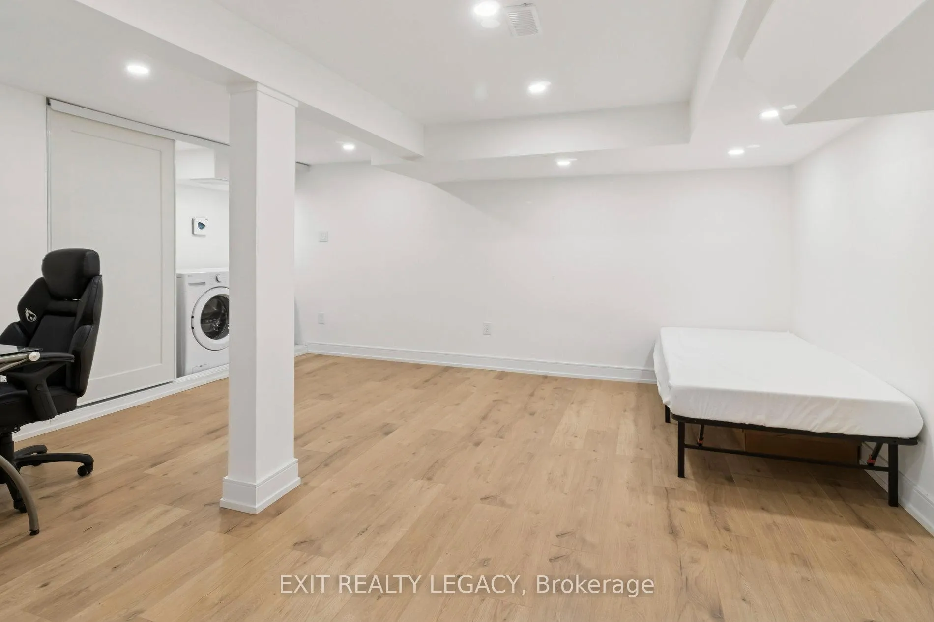 Photo 31 of 4 Oak Court, Aurora, Aurora Village — HOMEH