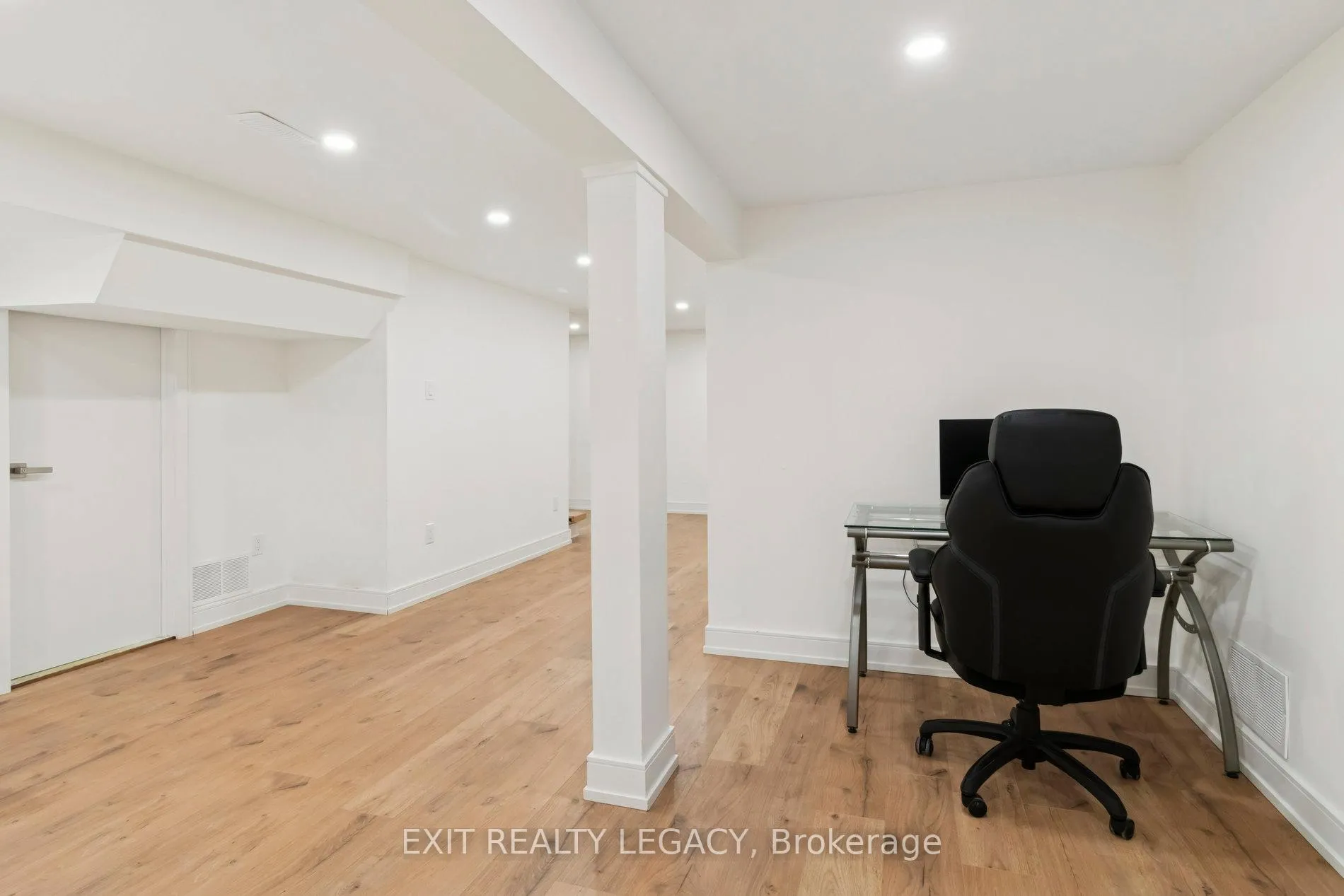 Photo 32 of 4 Oak Court, Aurora, Aurora Village — HOMEH