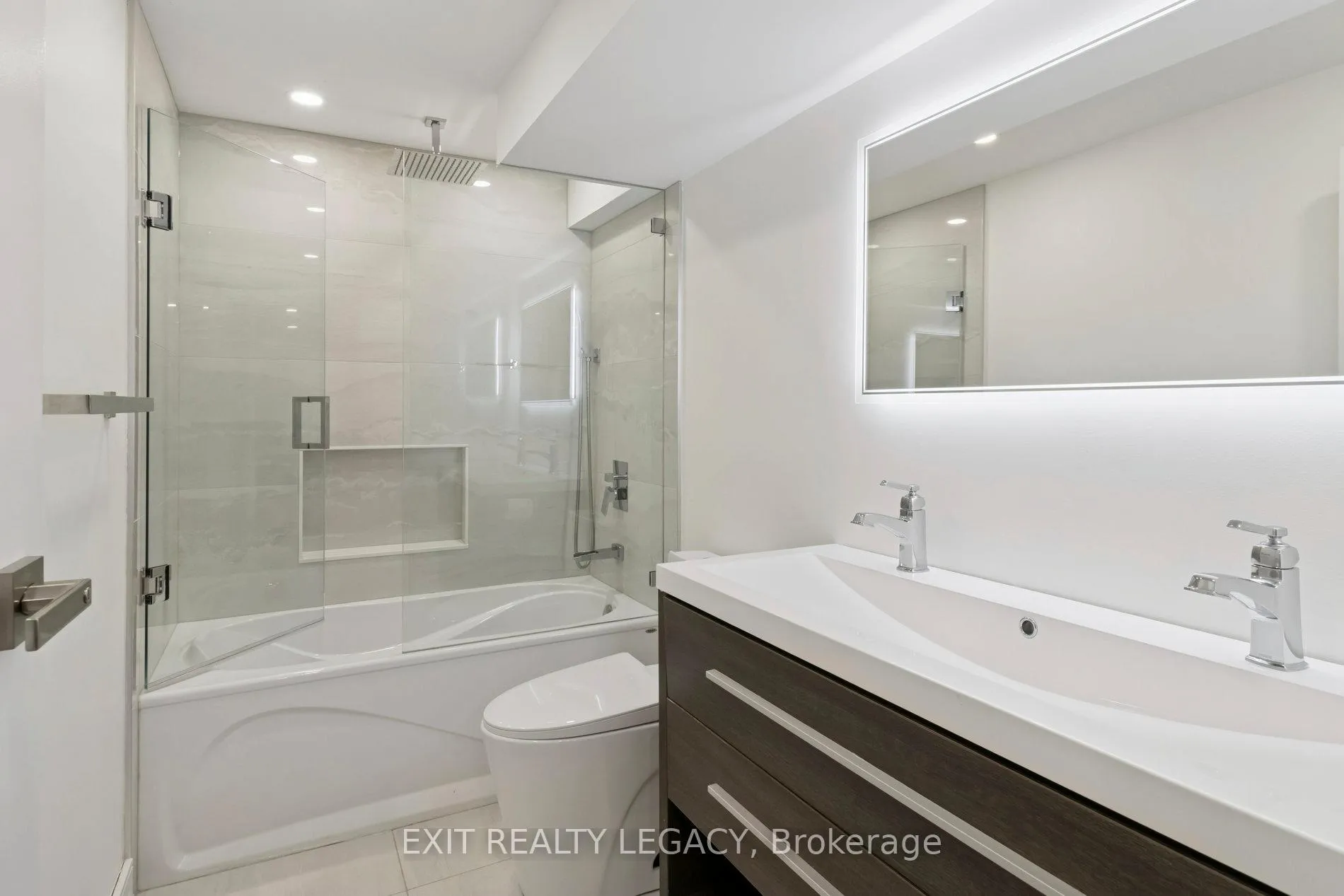 Photo 36 of 4 Oak Court, Aurora, Aurora Village — HOMEH