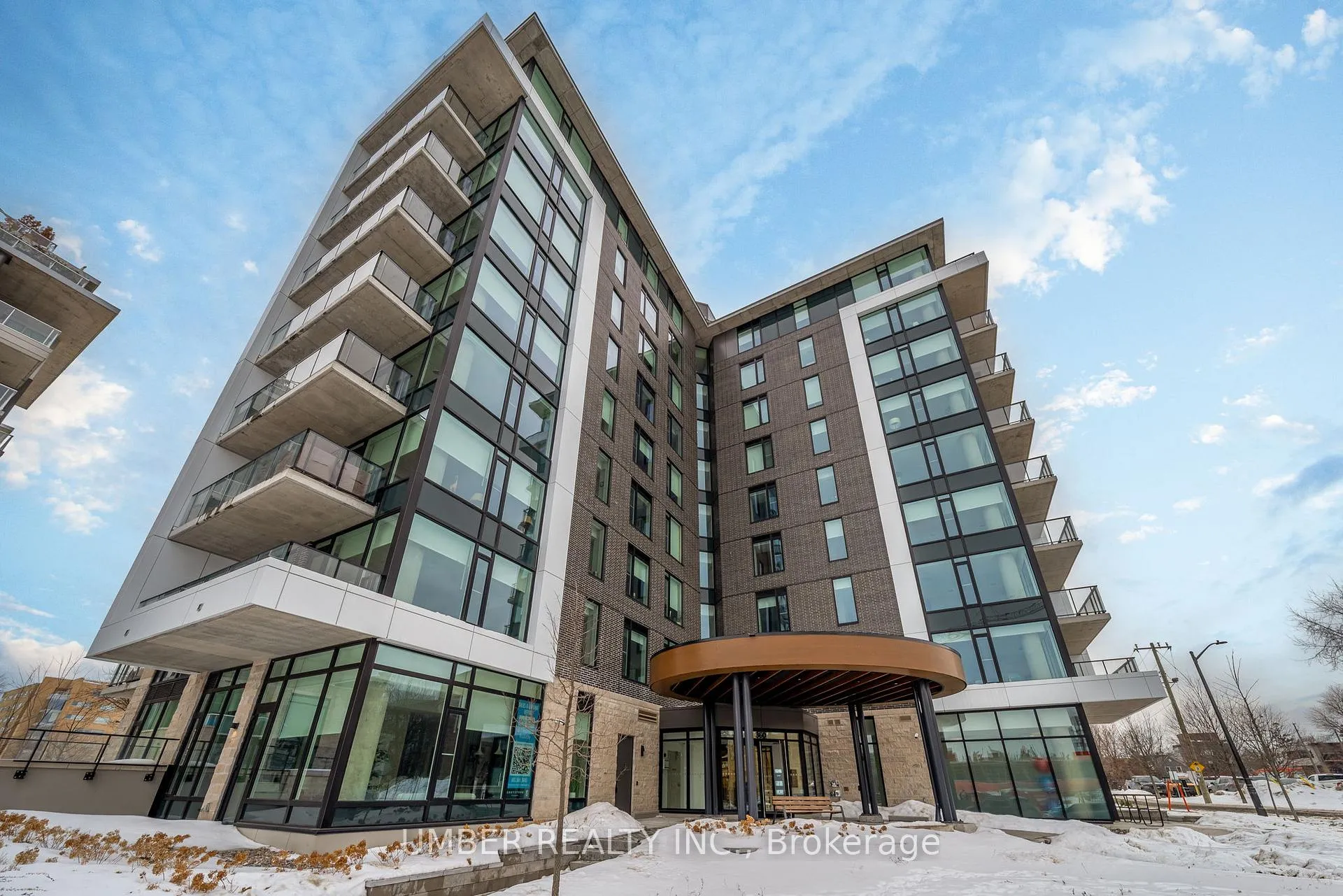 Front of Unit 706, 360 Deschâtelets Avenue