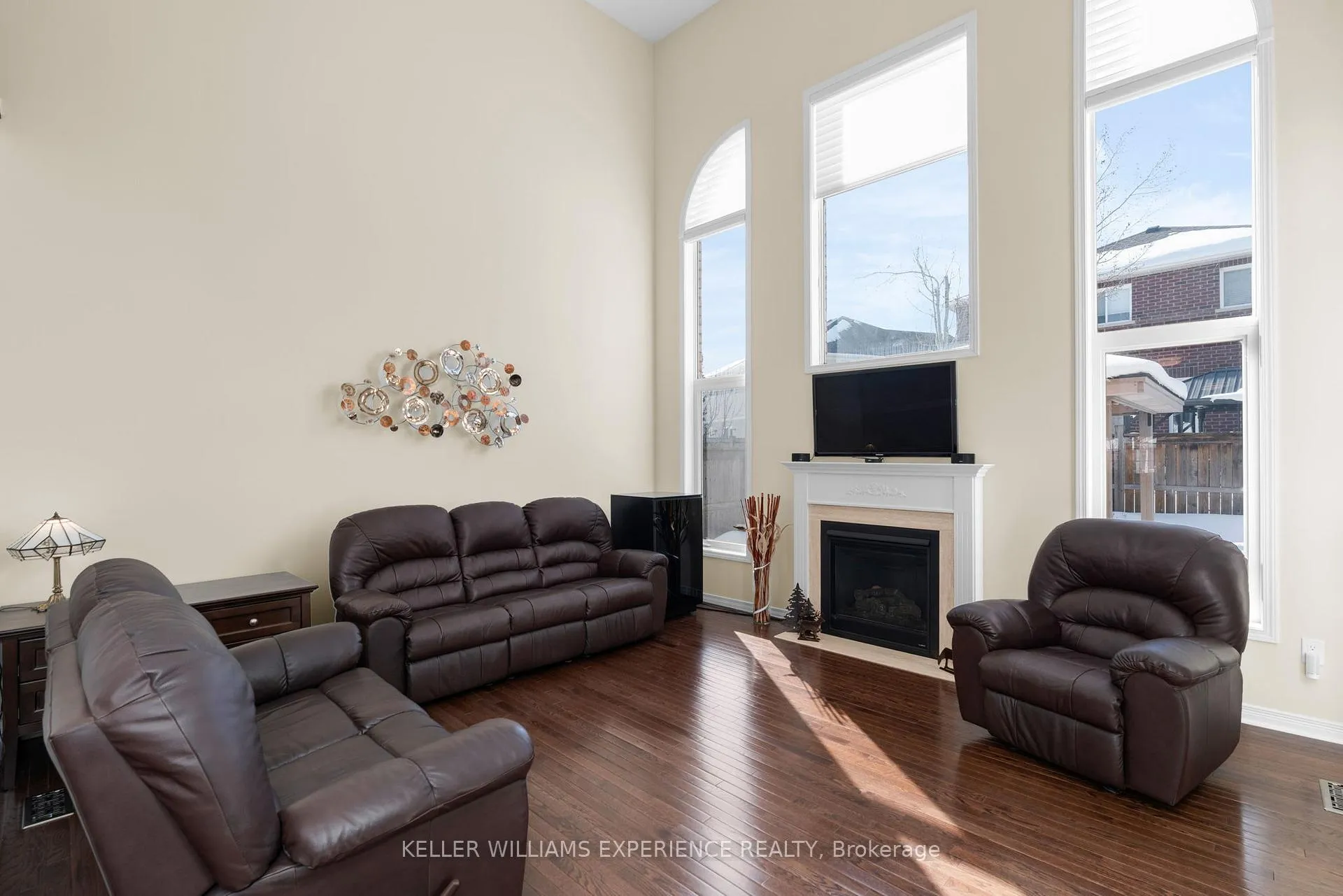 Photo 3 of 14 Charlemagne Avenue, Barrie, Innis-Shore — HOMEH