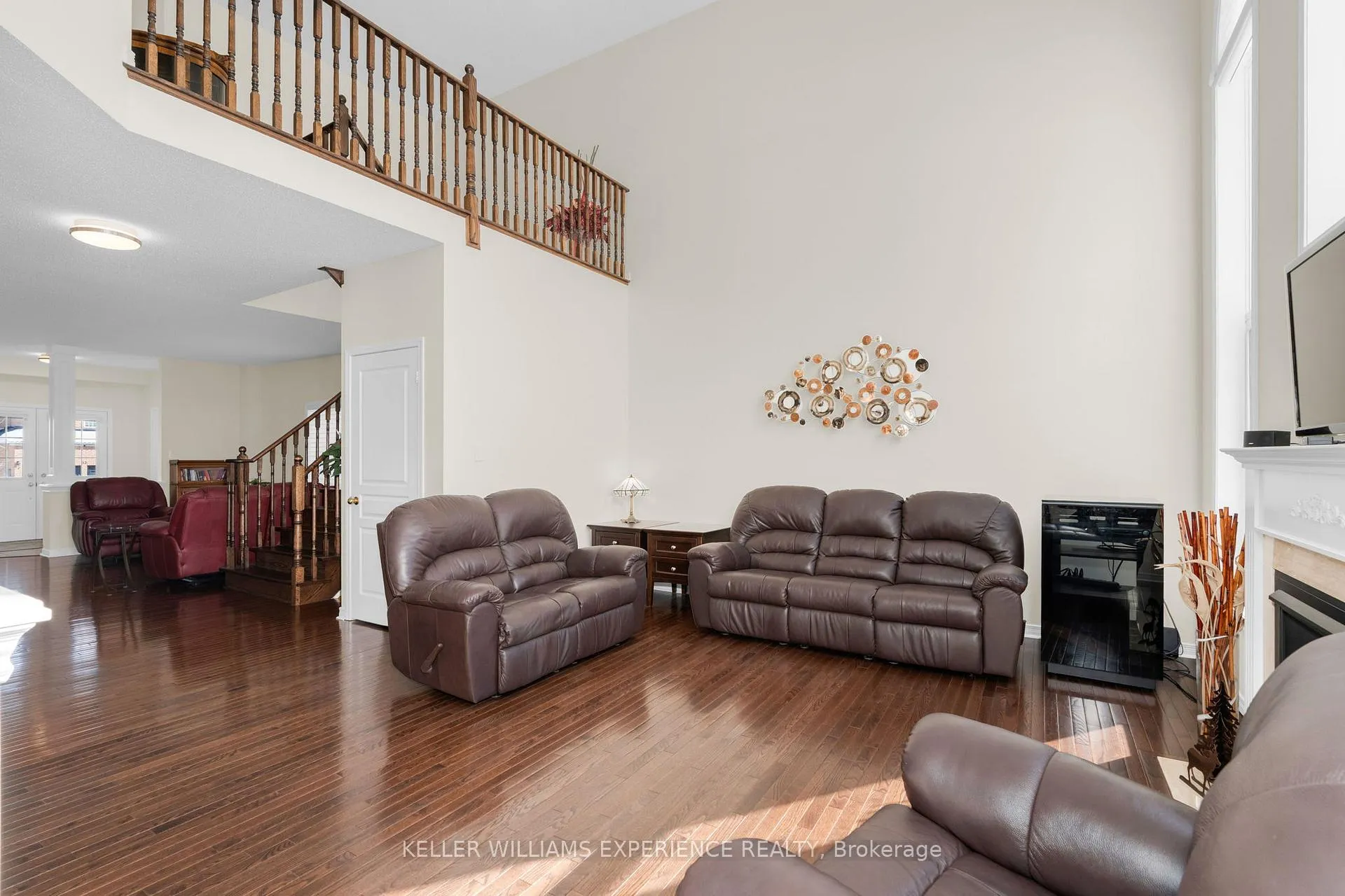 Photo 4 of 14 Charlemagne Avenue, Barrie, Innis-Shore — HOMEH