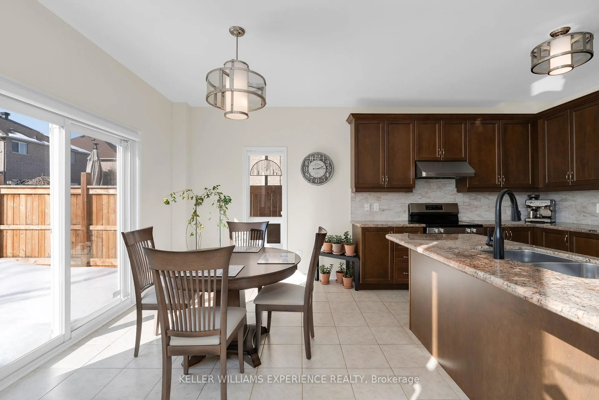 Photo 7 of 14 Charlemagne Avenue, Barrie, Innis-Shore — HOMEH