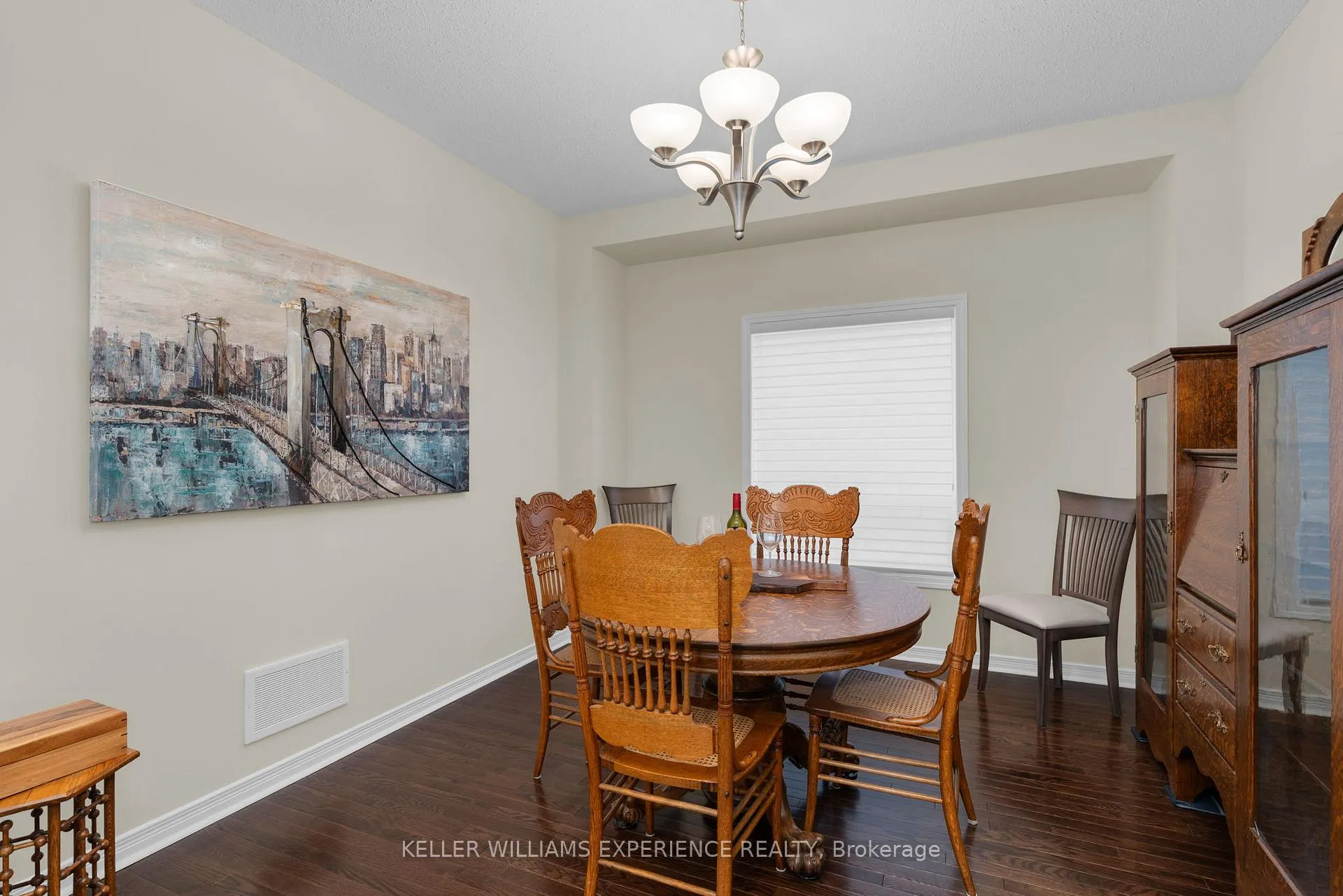 Photo 8 of 14 Charlemagne Avenue, Barrie, Innis-Shore — HOMEH
