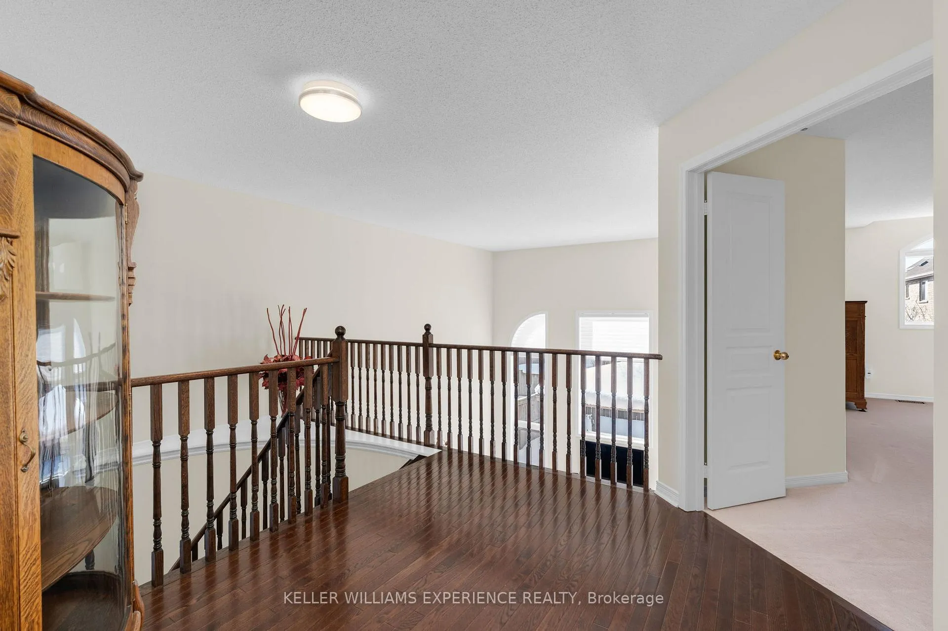 Photo 9 of 14 Charlemagne Avenue, Barrie, Innis-Shore — HOMEH