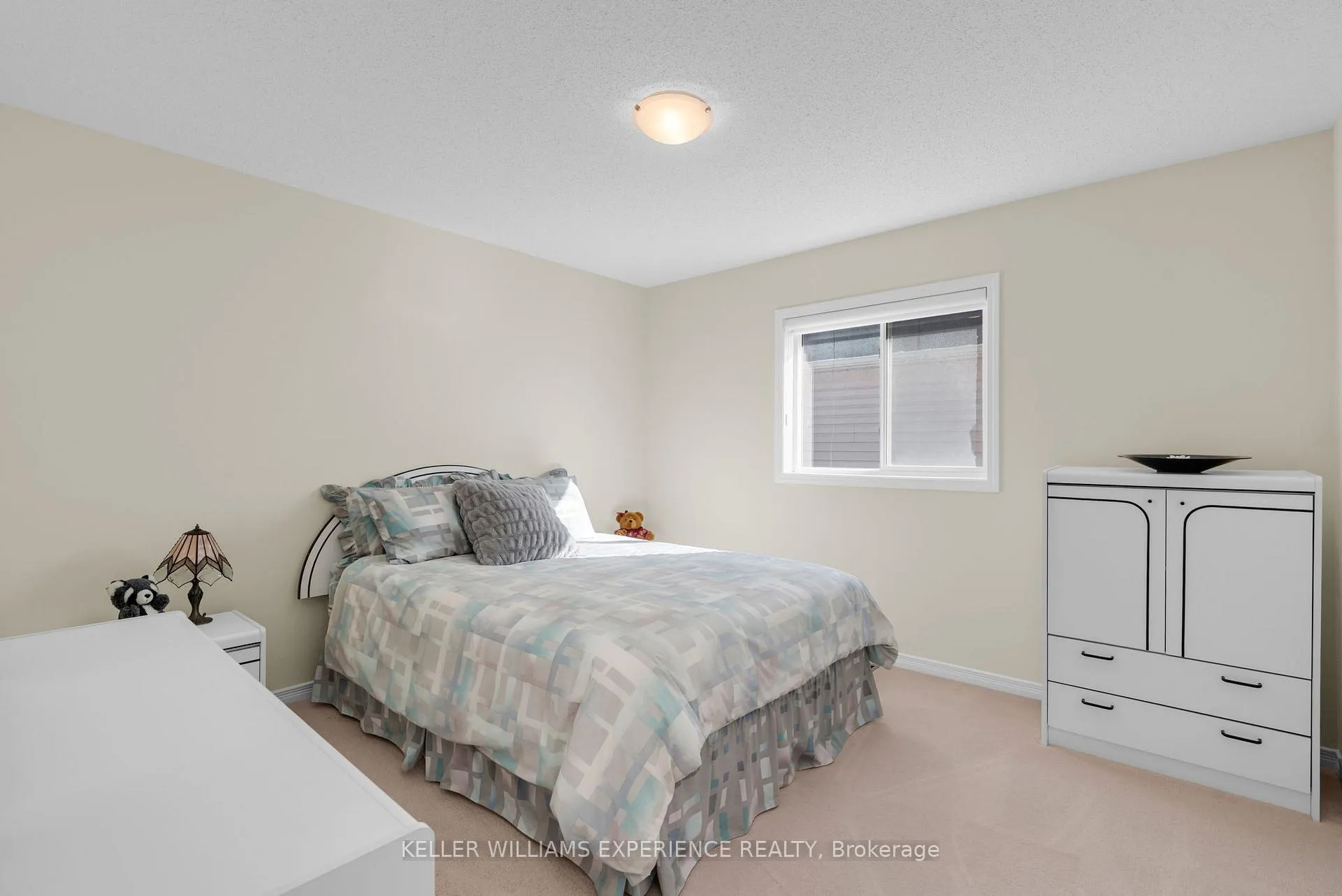 Photo 13 of 14 Charlemagne Avenue, Barrie, Innis-Shore — HOMEH