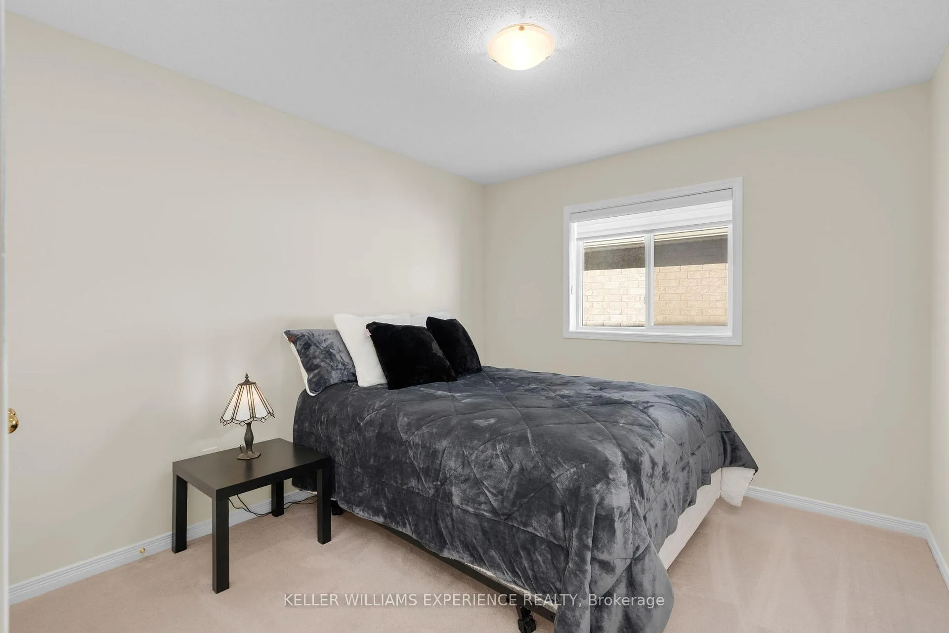 Photo 15 of 14 Charlemagne Avenue, Barrie, Innis-Shore — HOMEH