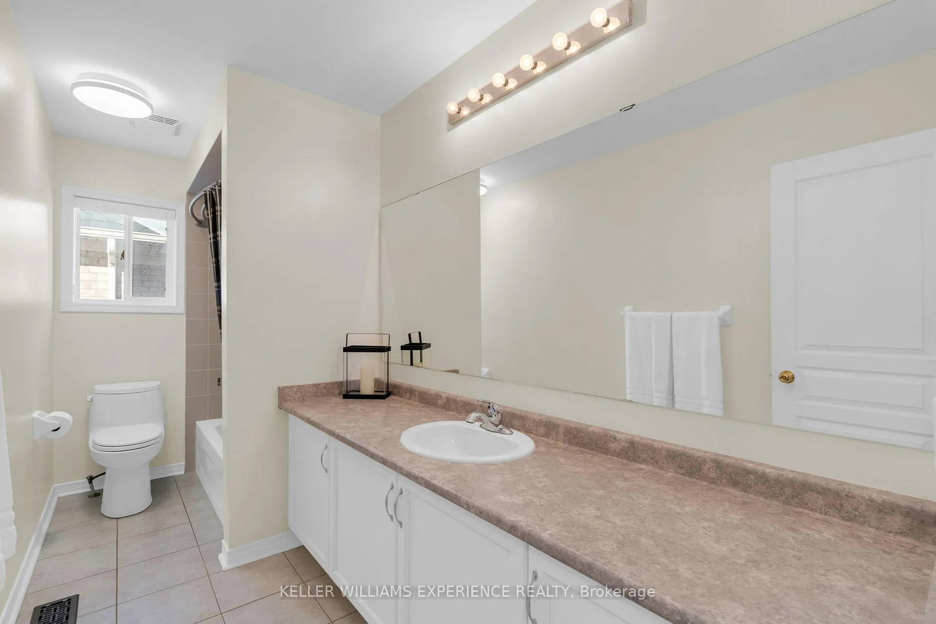 Photo 16 of 14 Charlemagne Avenue, Barrie, Innis-Shore — HOMEH