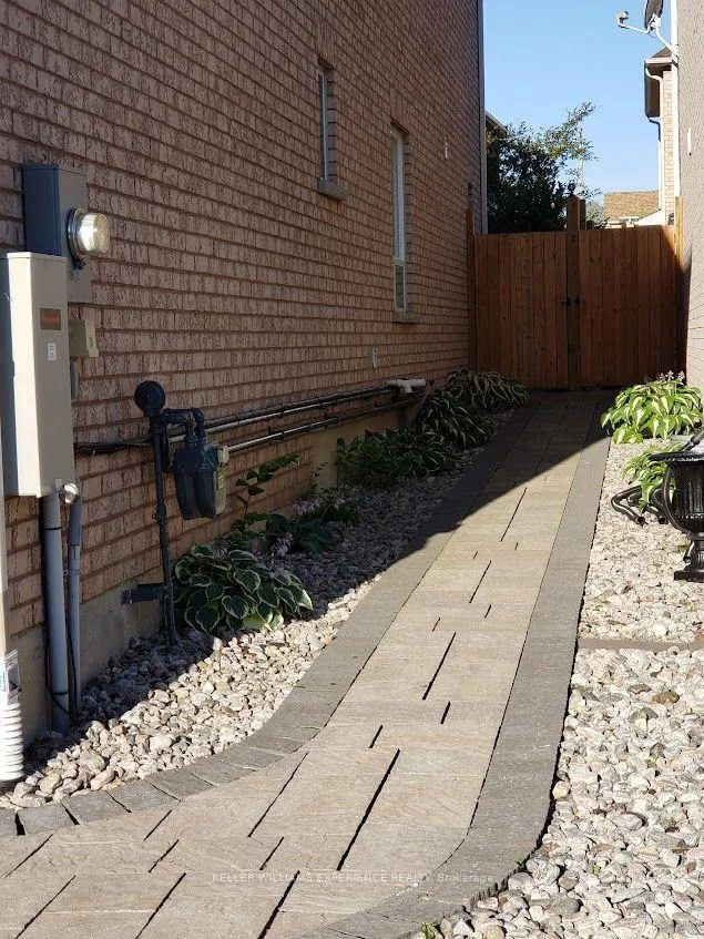 Photo 33 of 14 Charlemagne Avenue, Barrie, Innis-Shore — HOMEH