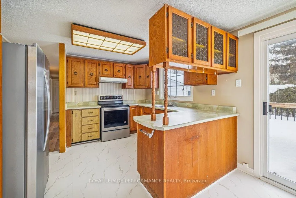 Photo 8 of 348 Amiens Street, Ottawa, Bilberry Creek/Queenswood Heights — HOMEH