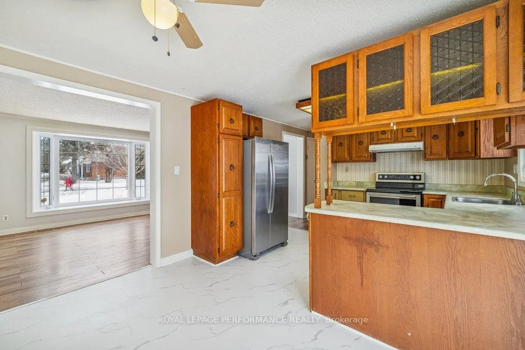Photo 10 of 348 Amiens Street, Ottawa, Bilberry Creek/Queenswood Heights — HOMEH