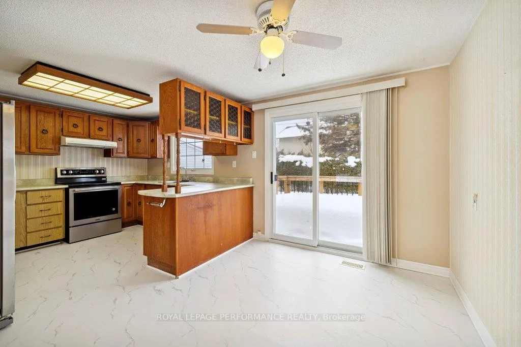 Photo 12 of 348 Amiens Street, Ottawa, Bilberry Creek/Queenswood Heights — HOMEH