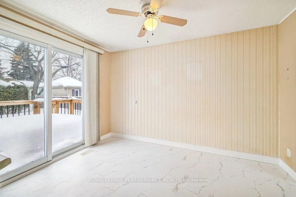 Photo 13 of 348 Amiens Street, Ottawa, Bilberry Creek/Queenswood Heights — HOMEH