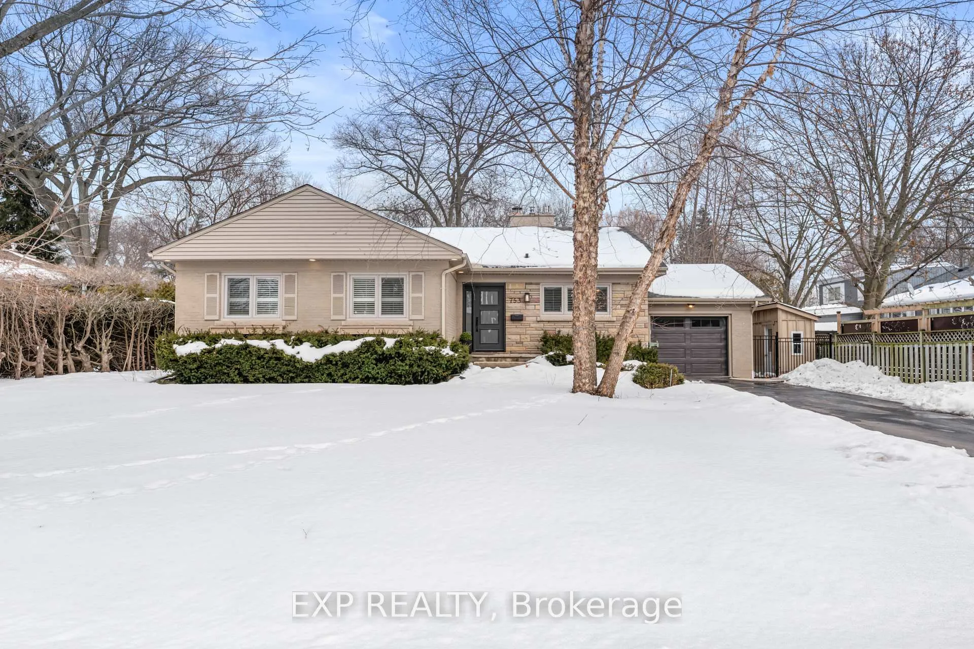 Photo 2 of 753 Kingsway Drive, Burlington, LaSalle — HOMEH