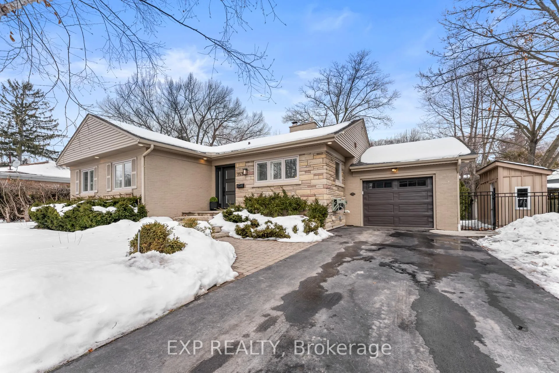 Photo 3 of 753 Kingsway Drive, Burlington, LaSalle — HOMEH