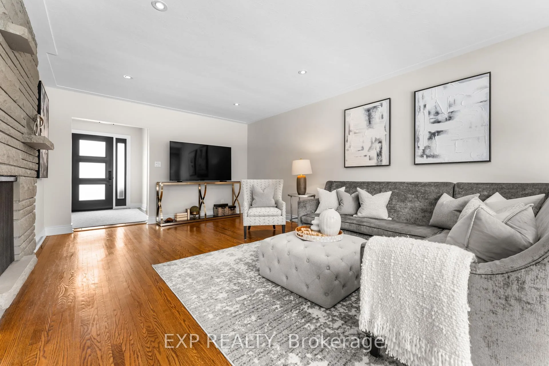 Photo 5 of 753 Kingsway Drive, Burlington, LaSalle — HOMEH