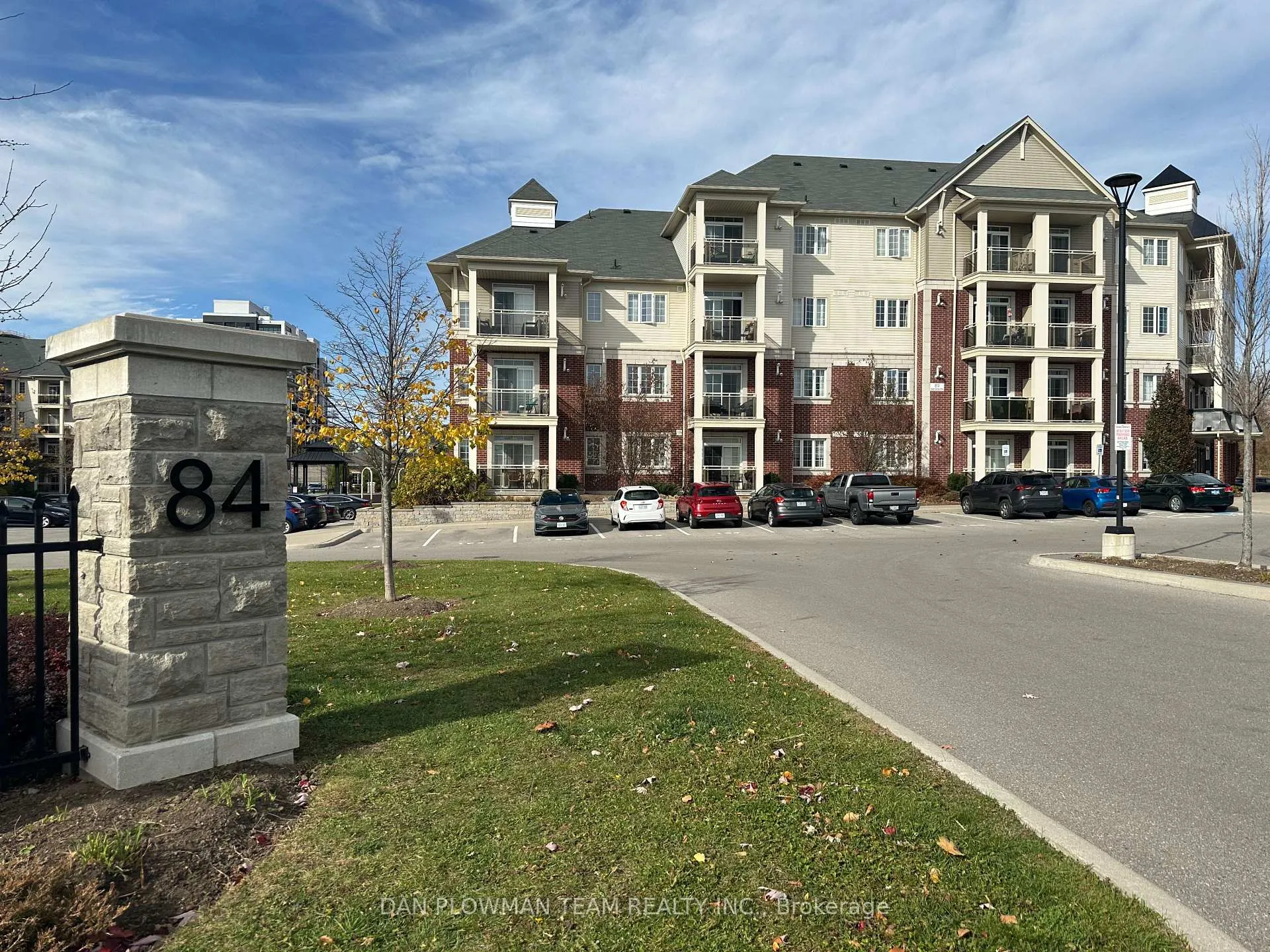 Photo 2 of Unit 320, 84 Aspen Springs Drive, Clarington, Bowmanville — HOMEH
