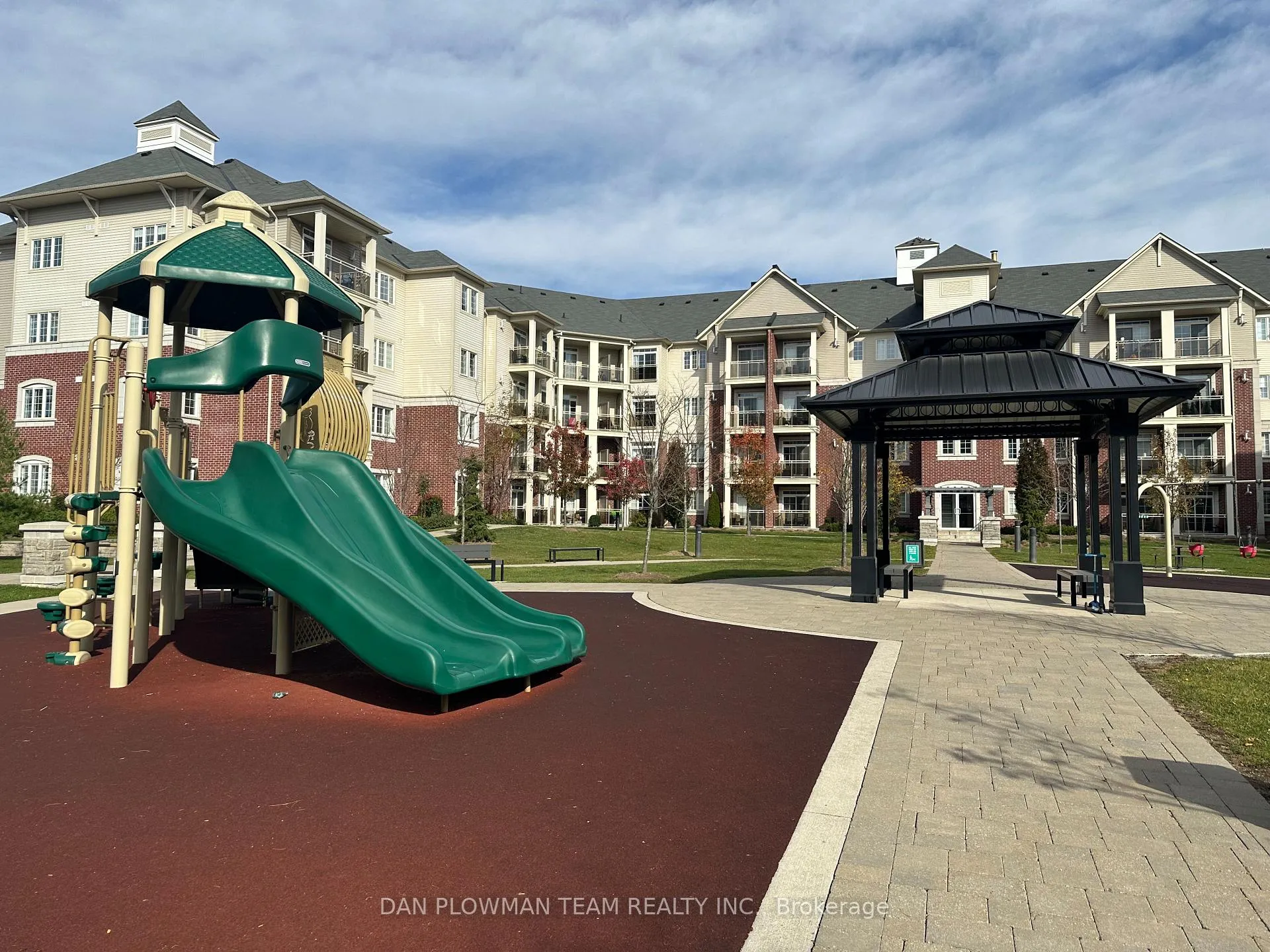 Photo 3 of Unit 320, 84 Aspen Springs Drive, Clarington, Bowmanville — HOMEH
