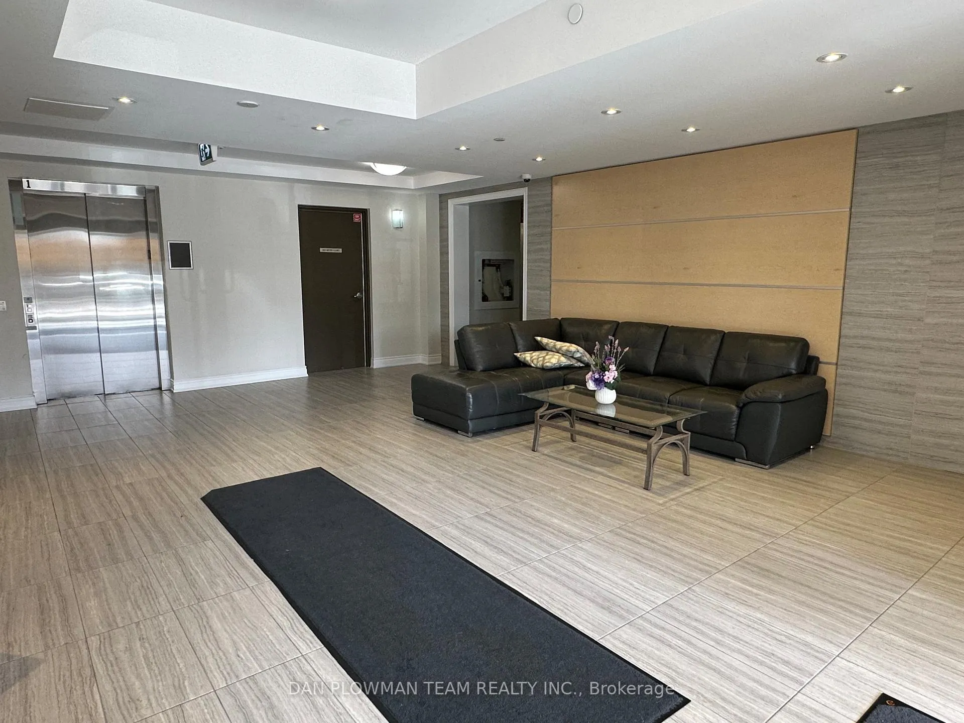 Photo 4 of Unit 320, 84 Aspen Springs Drive, Clarington, Bowmanville — HOMEH