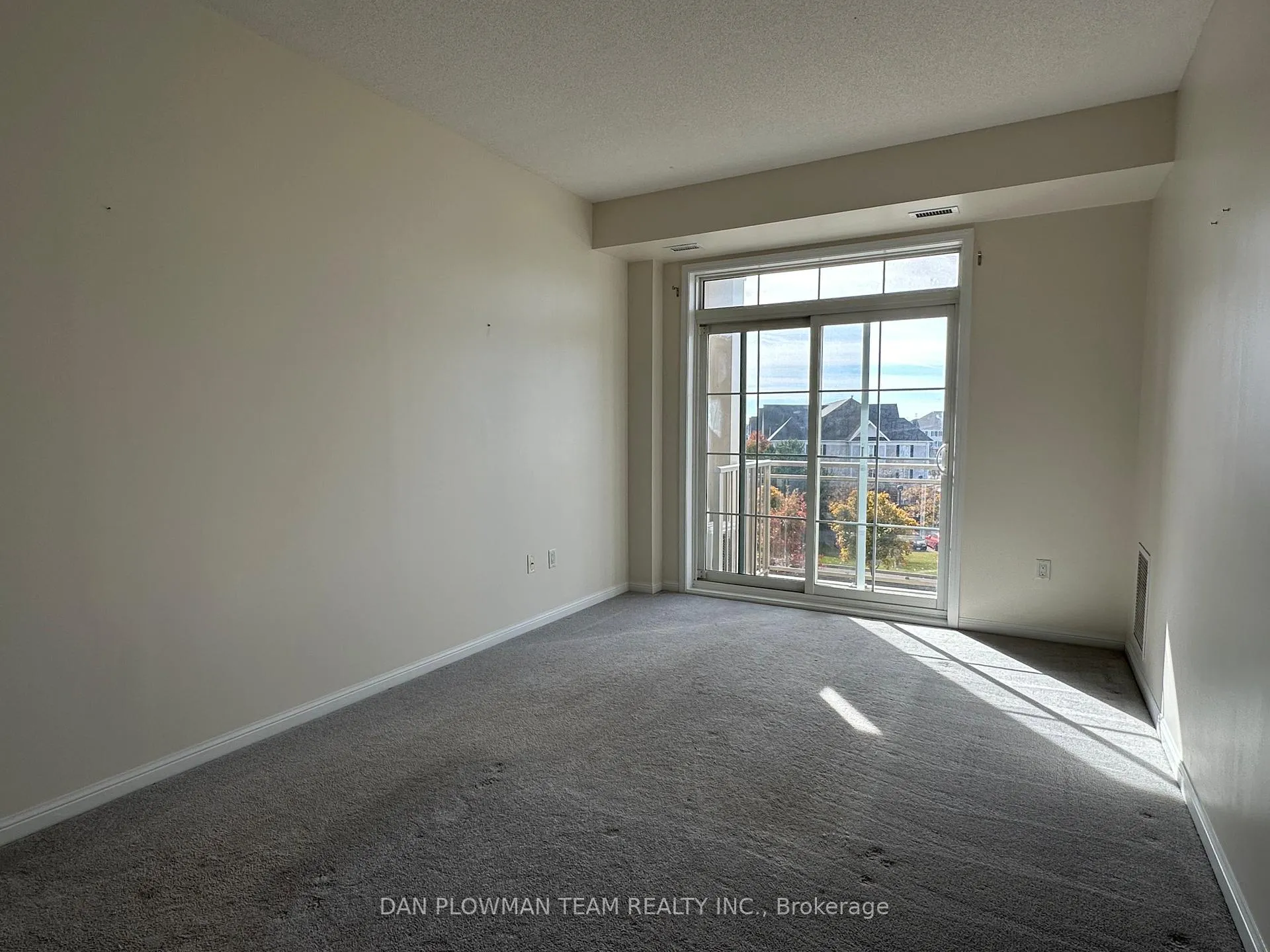 Photo 6 of Unit 320, 84 Aspen Springs Drive, Clarington, Bowmanville — HOMEH