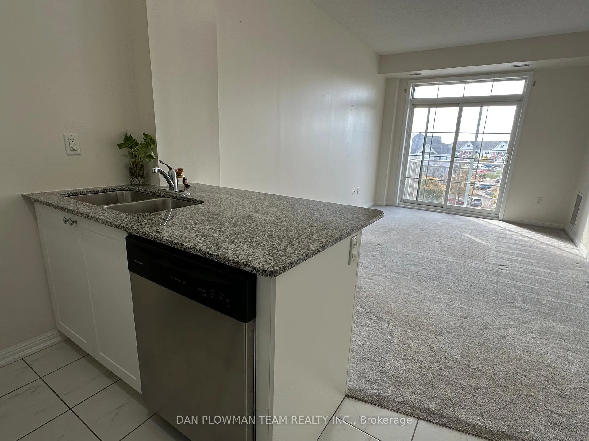 Photo 8 of Unit 320, 84 Aspen Springs Drive, Clarington, Bowmanville — HOMEH