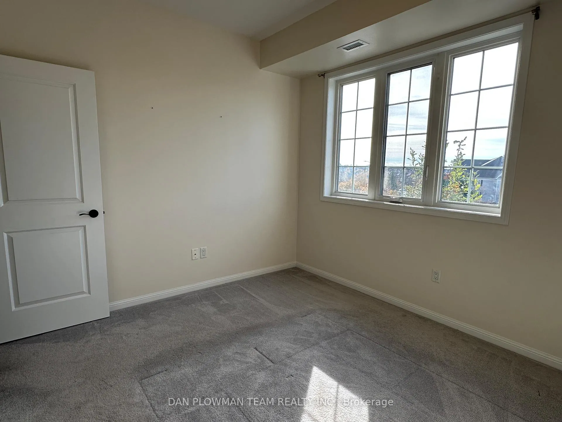 Photo 15 of Unit 320, 84 Aspen Springs Drive, Clarington, Bowmanville — HOMEH