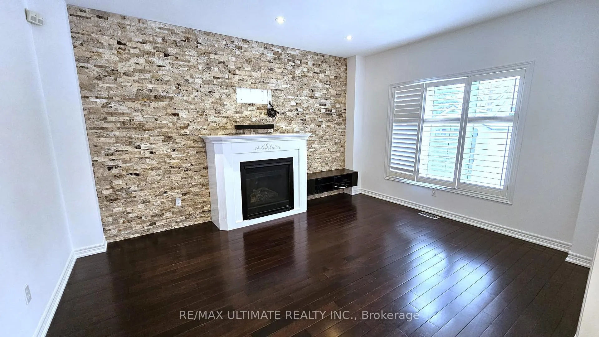 Photo 3 of 23 Seastar (Upper) Road, Brampton, Bram West — HOMEH