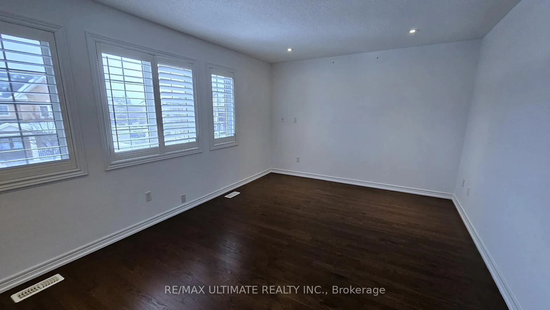 Photo 7 of 23 Seastar (Upper) Road, Brampton, Bram West — HOMEH
