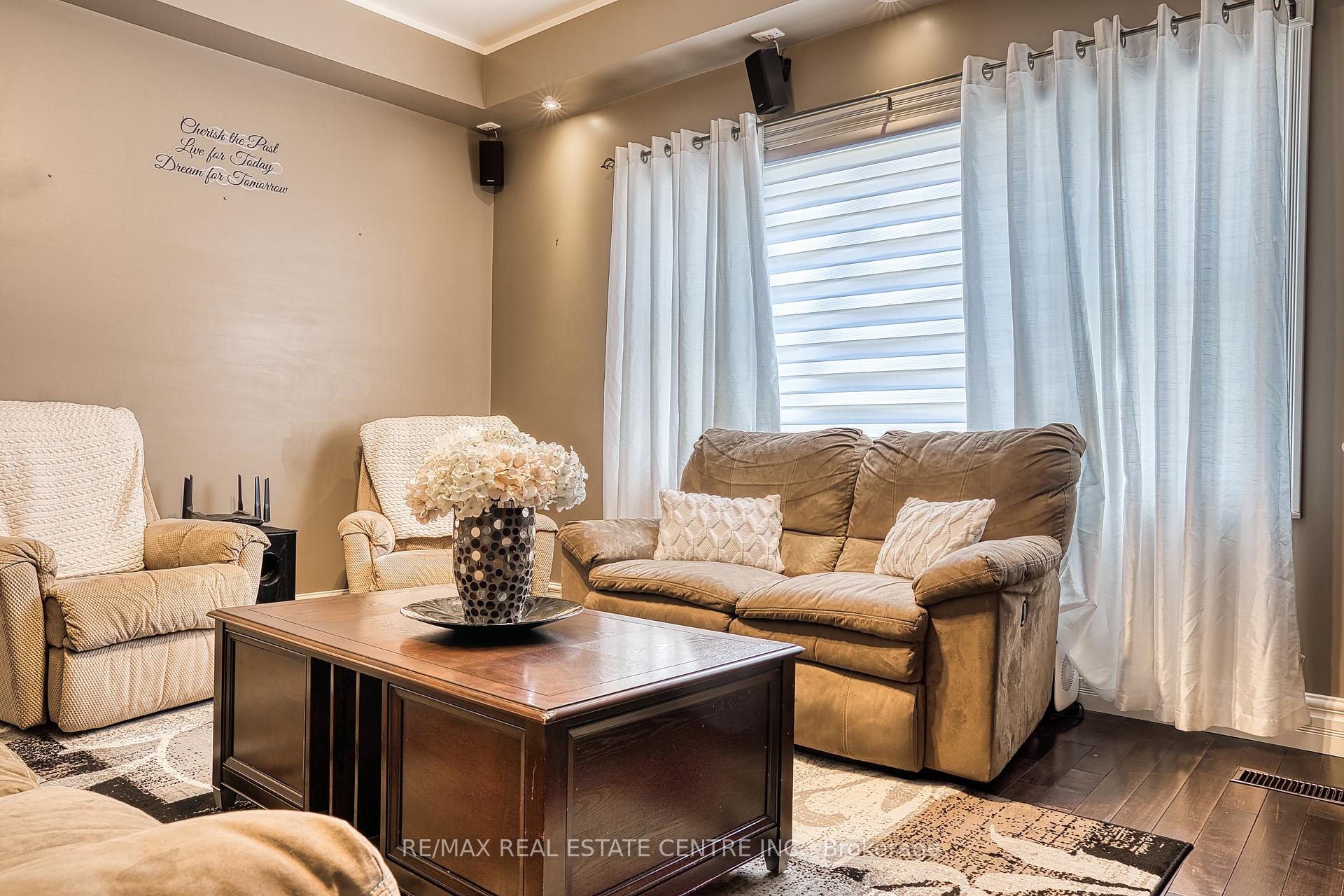 Photo 17 of 3070 Patrick Street, Howick — HOMEH