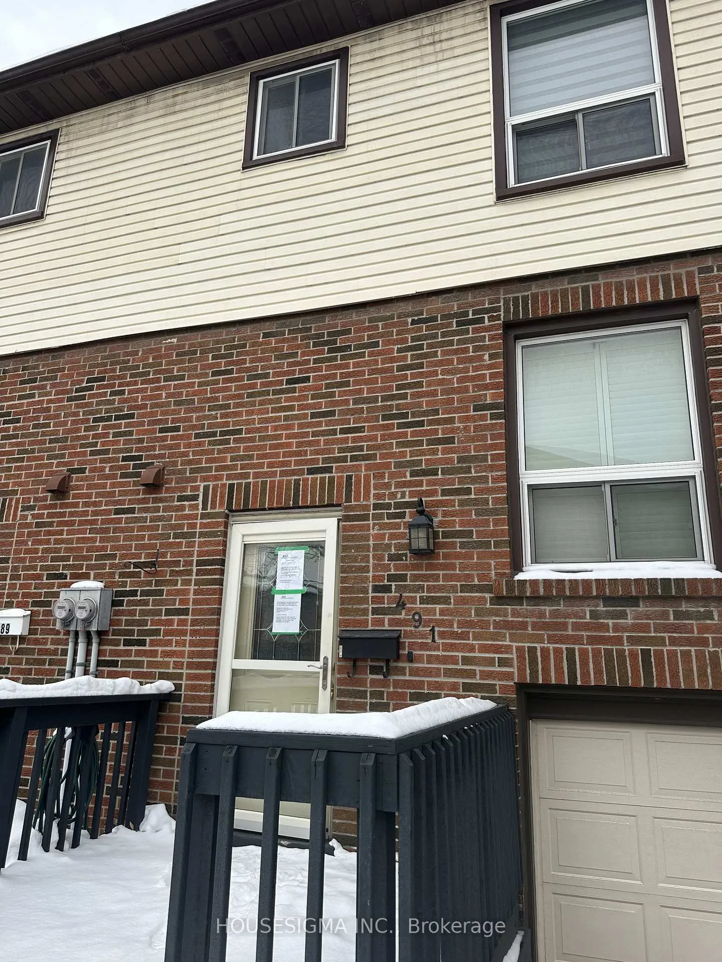 Front of 491 Ontario Street N
