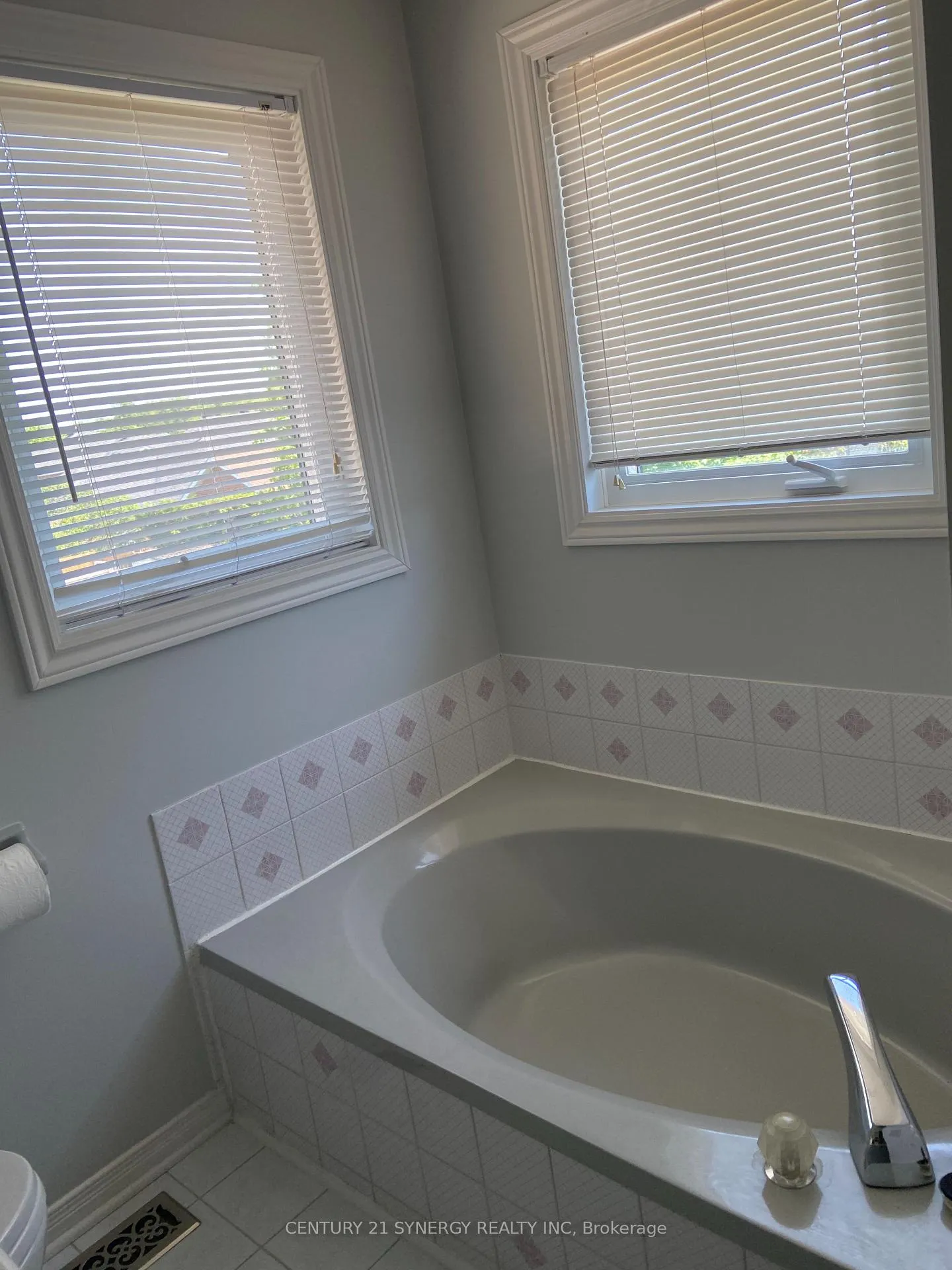 Photo 13 of 3457 Wyman Crescent, Ottawa, Windsor Park Village — HOMEH