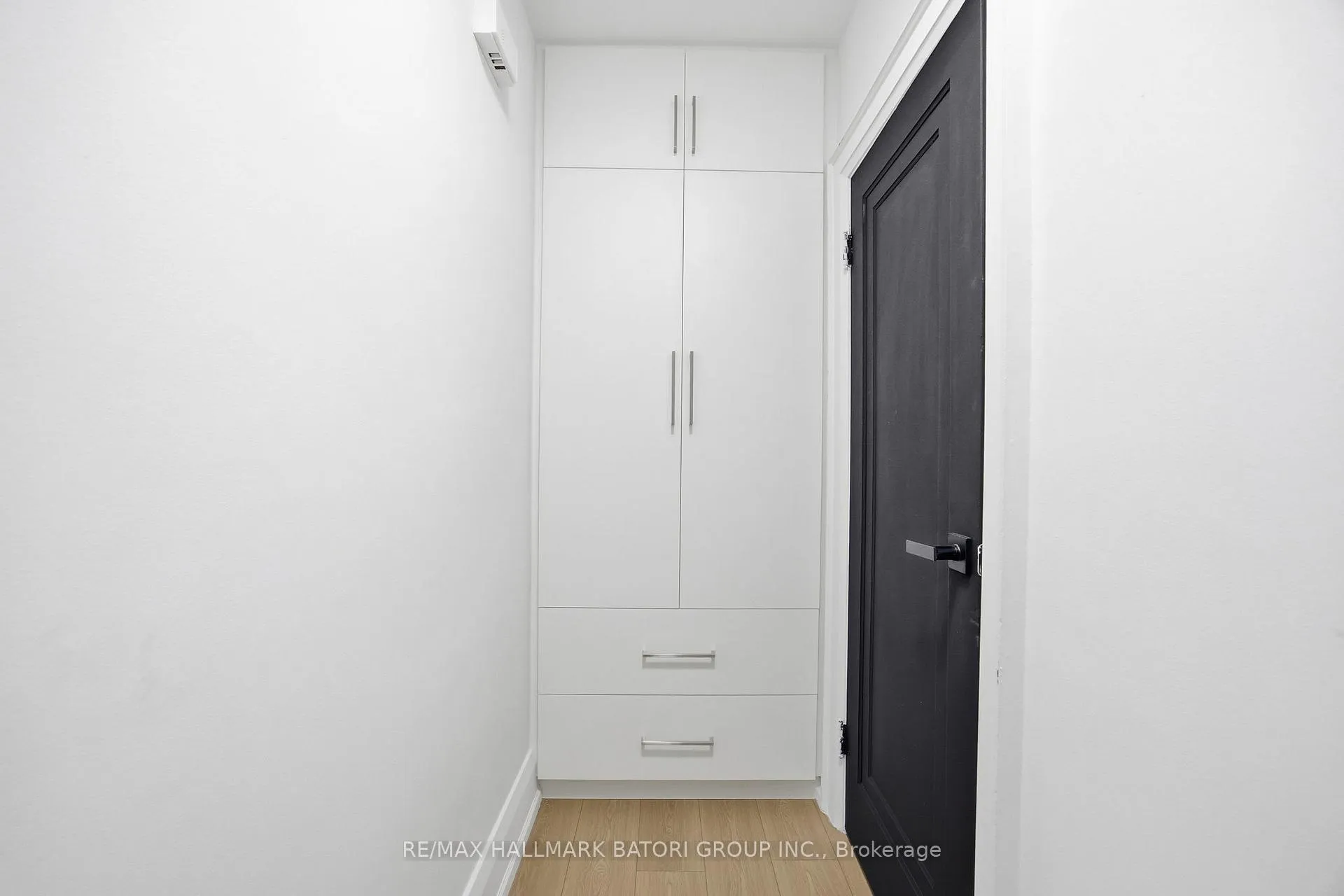 Photo 2 of Unit Main, 70 Burnaby Boulevard, Toronto, Lawrence Park South — HOMEH