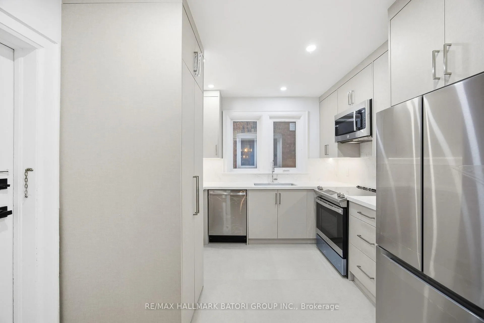 Photo 9 of Unit Main, 70 Burnaby Boulevard, Toronto, Lawrence Park South — HOMEH