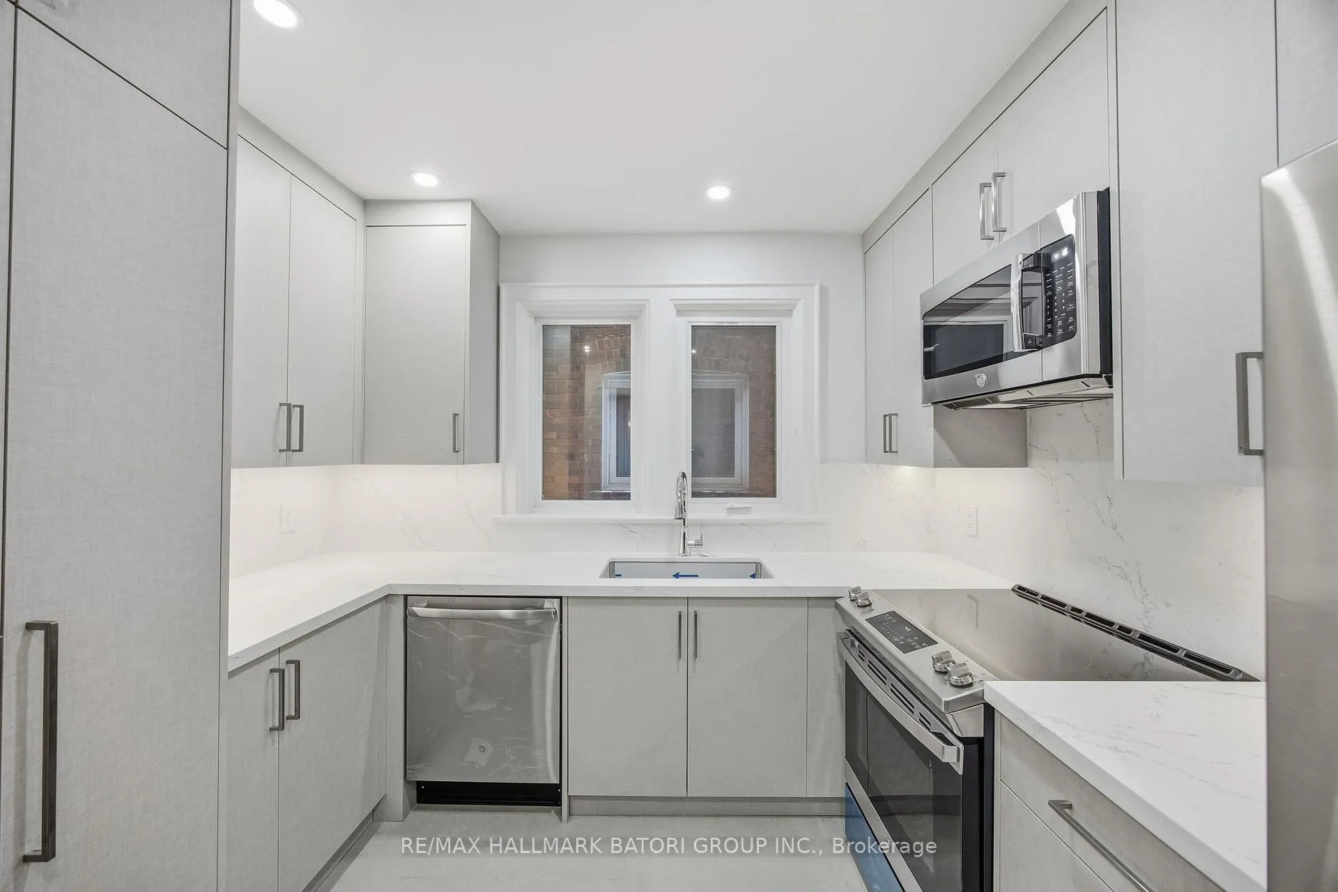 Photo 10 of Unit Main, 70 Burnaby Boulevard, Toronto, Lawrence Park South — HOMEH