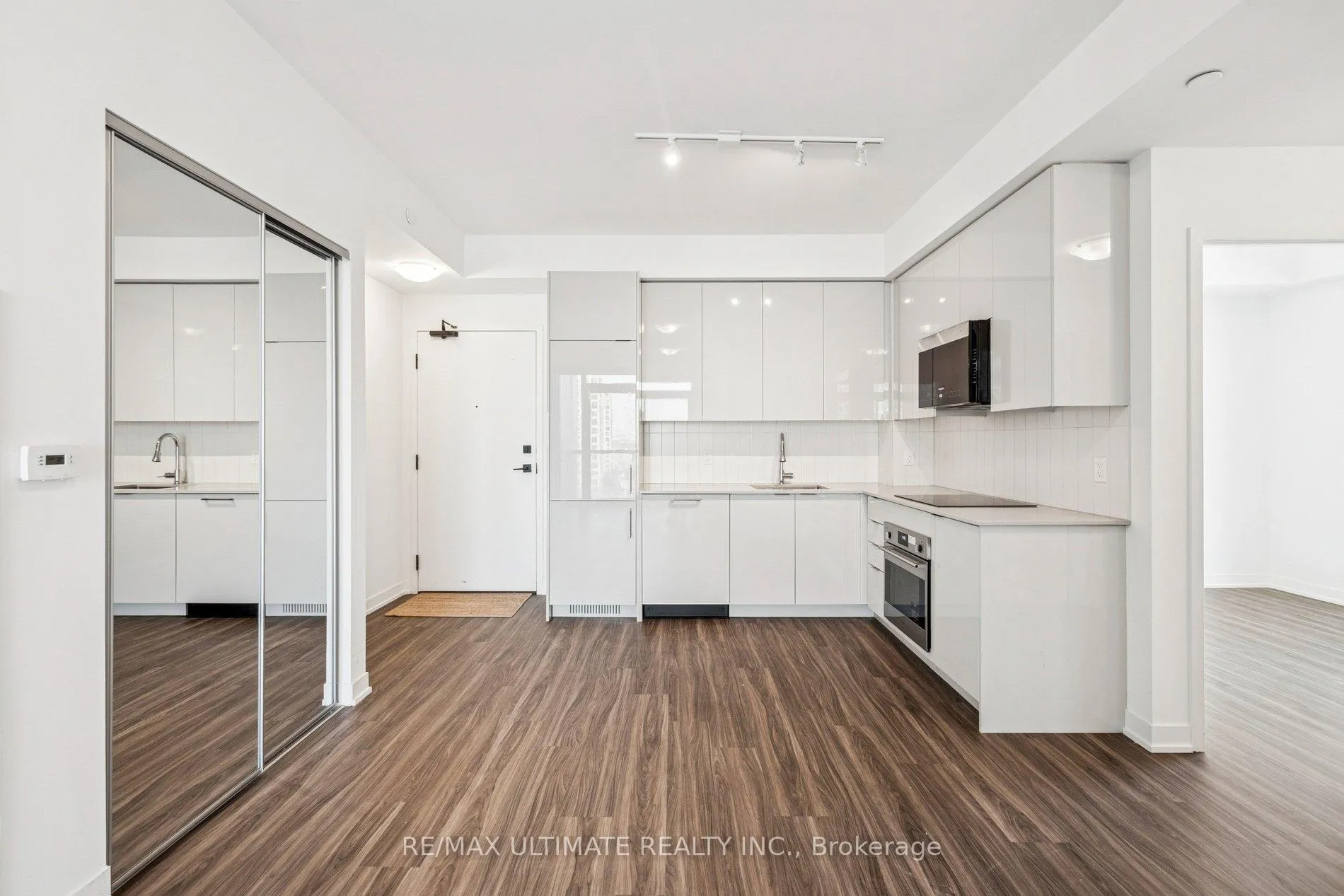 Photo 4 of Unit 723, 498 Caldari Road, Vaughan, Concord — HOMEH
