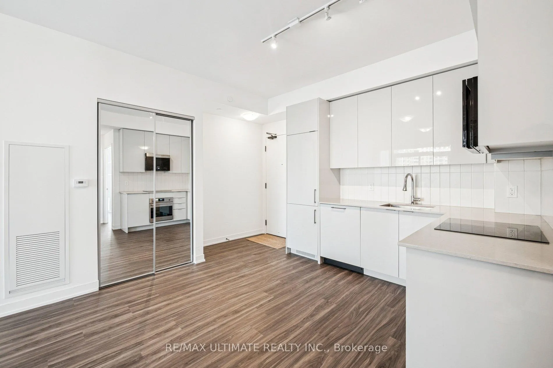 Photo 5 of Unit 723, 498 Caldari Road, Vaughan, Concord — HOMEH