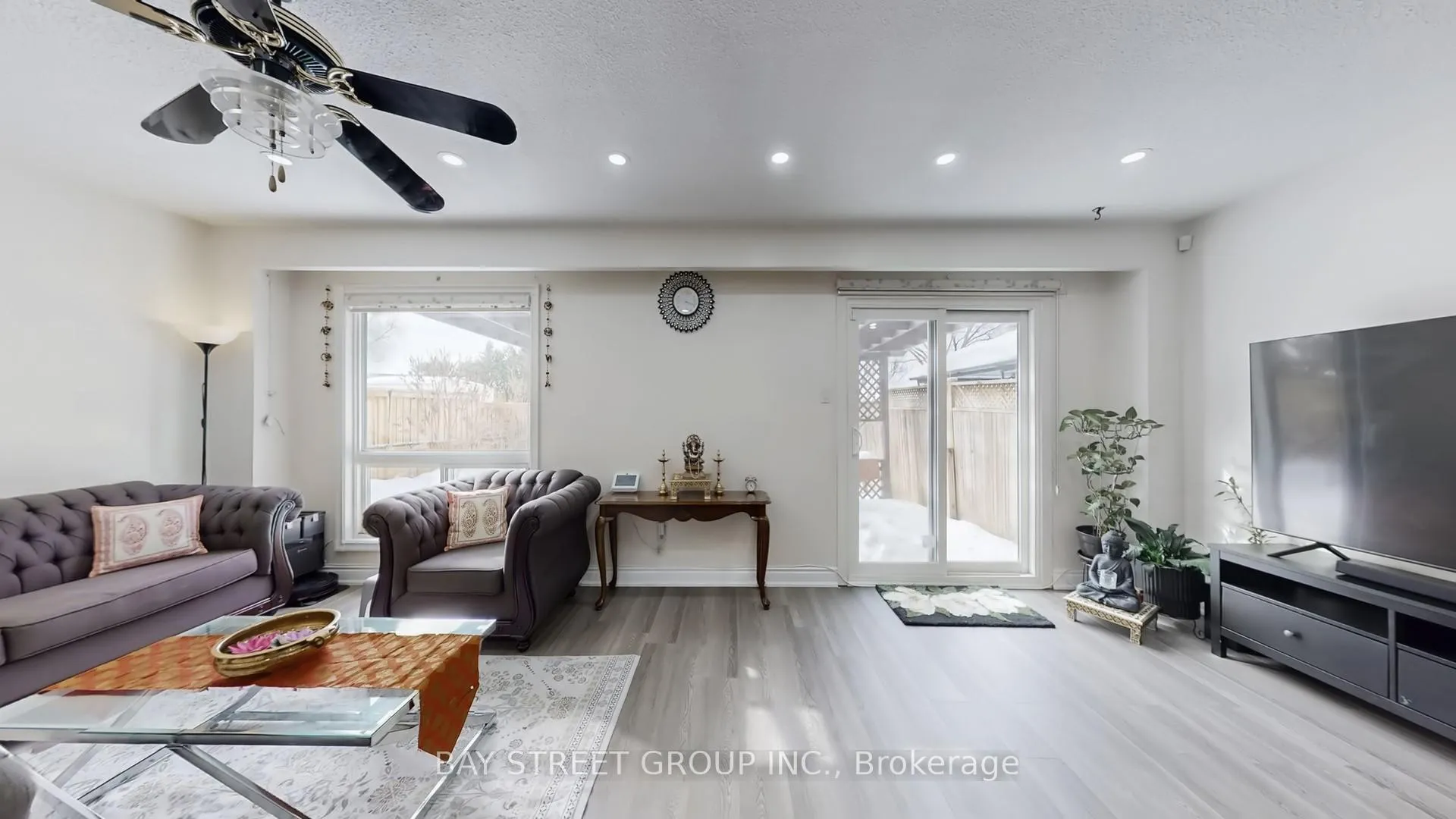 Photo 3 of 20 Camberley Crescent, Brampton, Brampton North — HOMEH