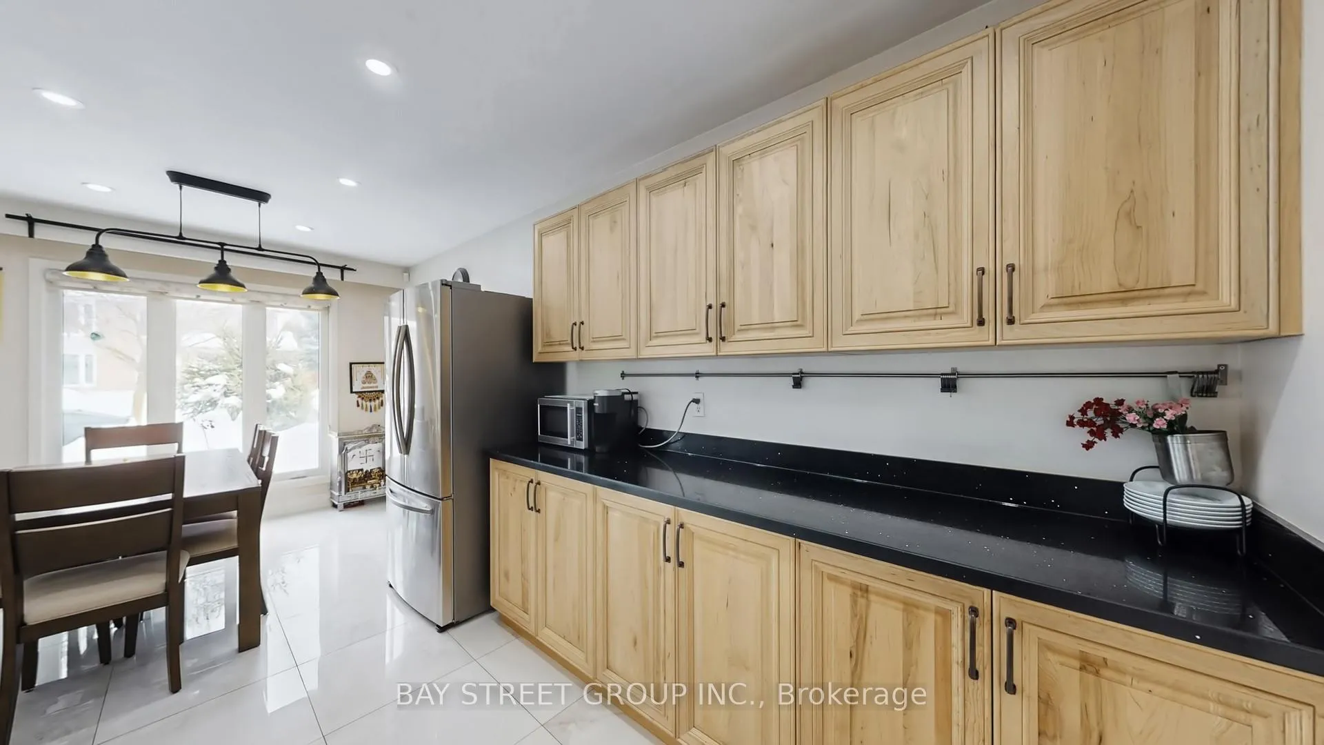Photo 9 of 20 Camberley Crescent, Brampton, Brampton North — HOMEH