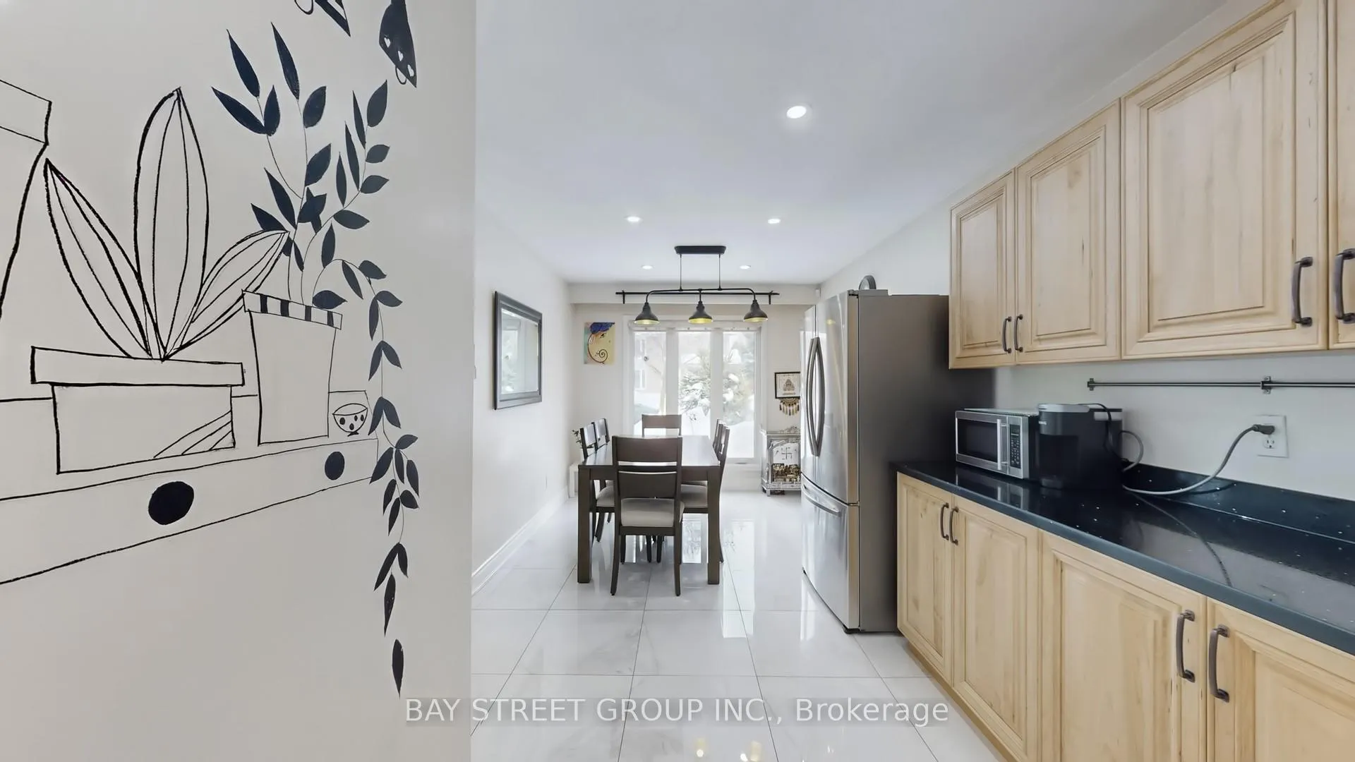 Photo 11 of 20 Camberley Crescent, Brampton, Brampton North — HOMEH