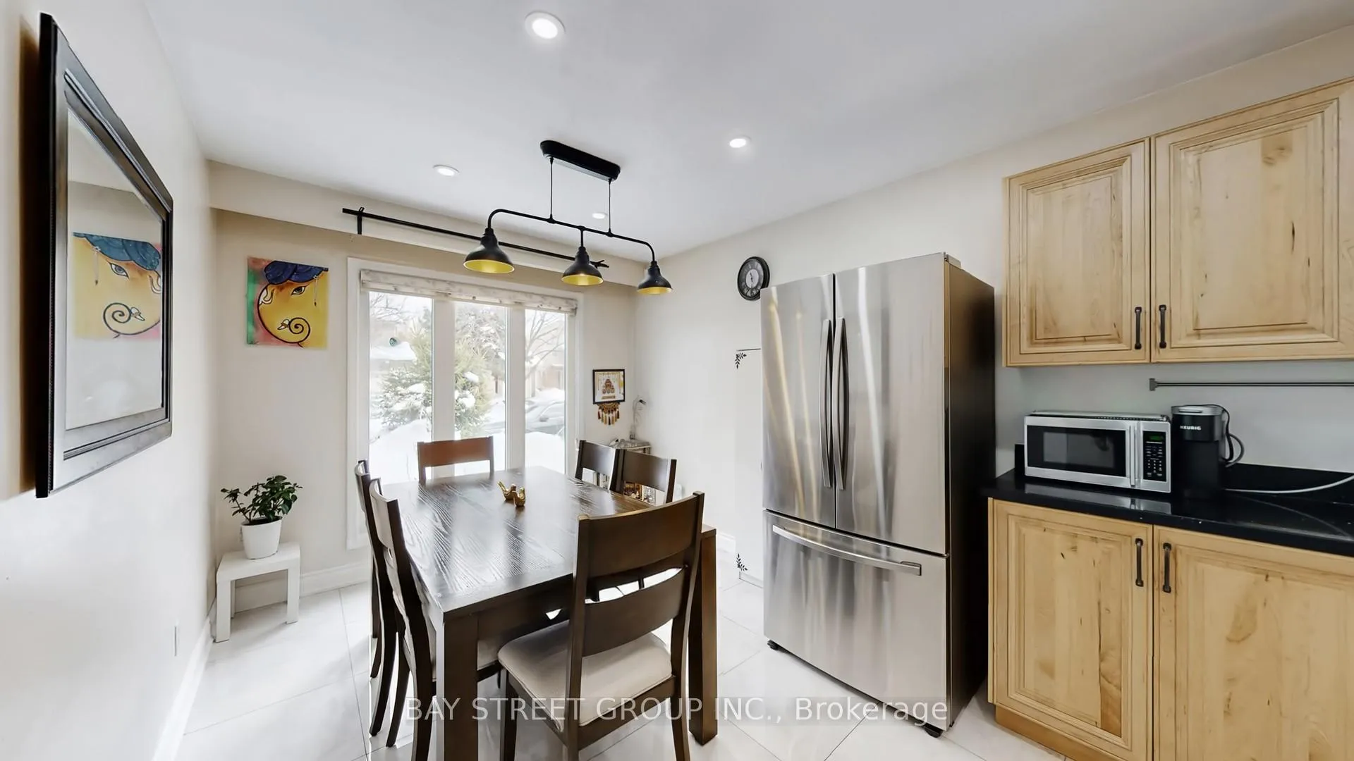 Photo 12 of 20 Camberley Crescent, Brampton, Brampton North — HOMEH