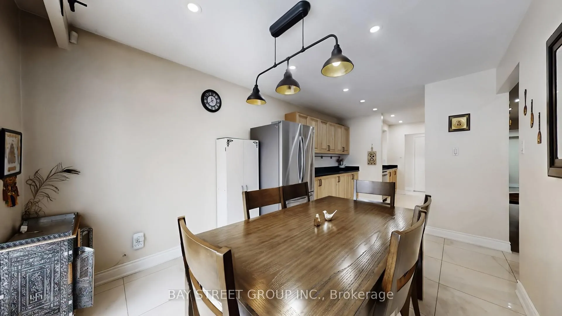 Photo 13 of 20 Camberley Crescent, Brampton, Brampton North — HOMEH