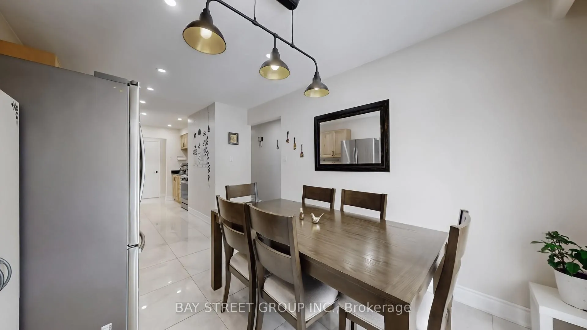 Photo 15 of 20 Camberley Crescent, Brampton, Brampton North — HOMEH