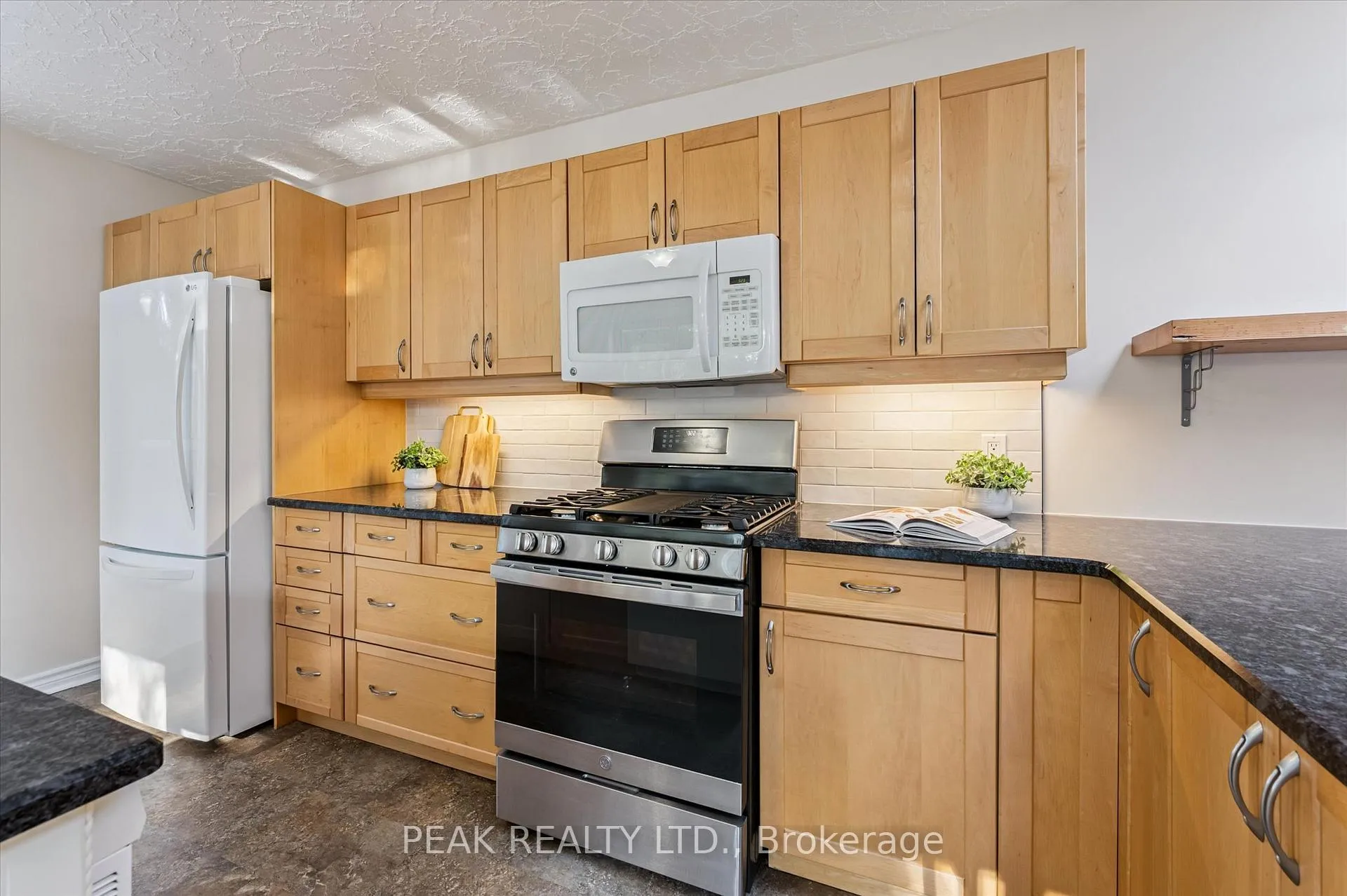 Photo 10 of 204 Cedarbrae Avenue, Waterloo — HOMEH