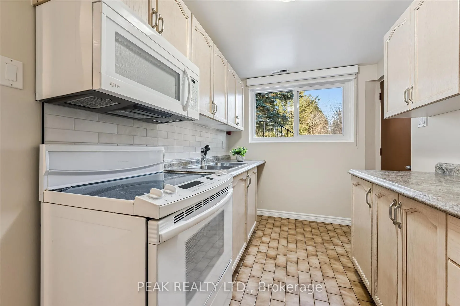 Photo 27 of 204 Cedarbrae Avenue, Waterloo — HOMEH