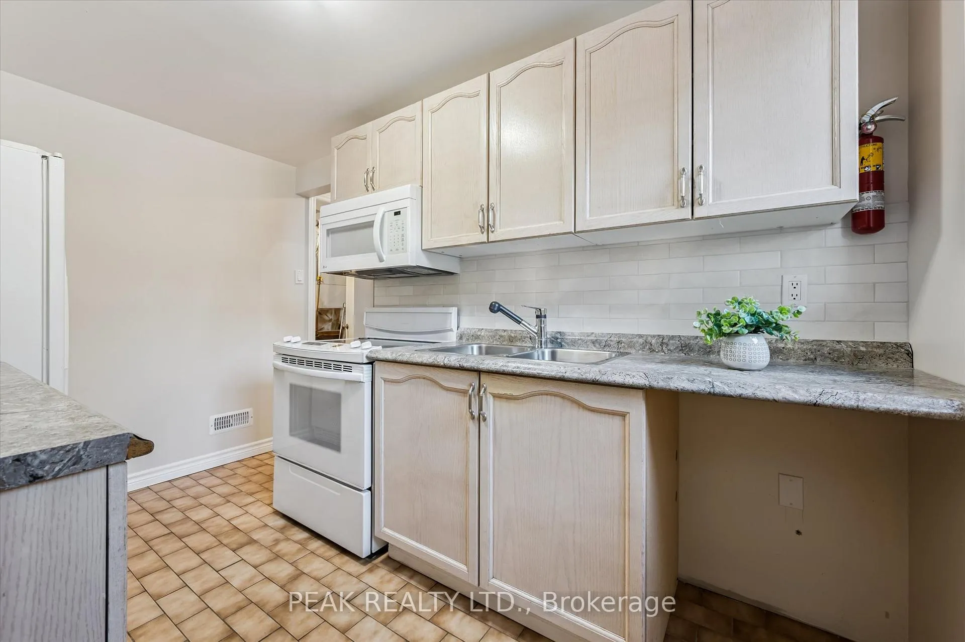 Photo 28 of 204 Cedarbrae Avenue, Waterloo — HOMEH