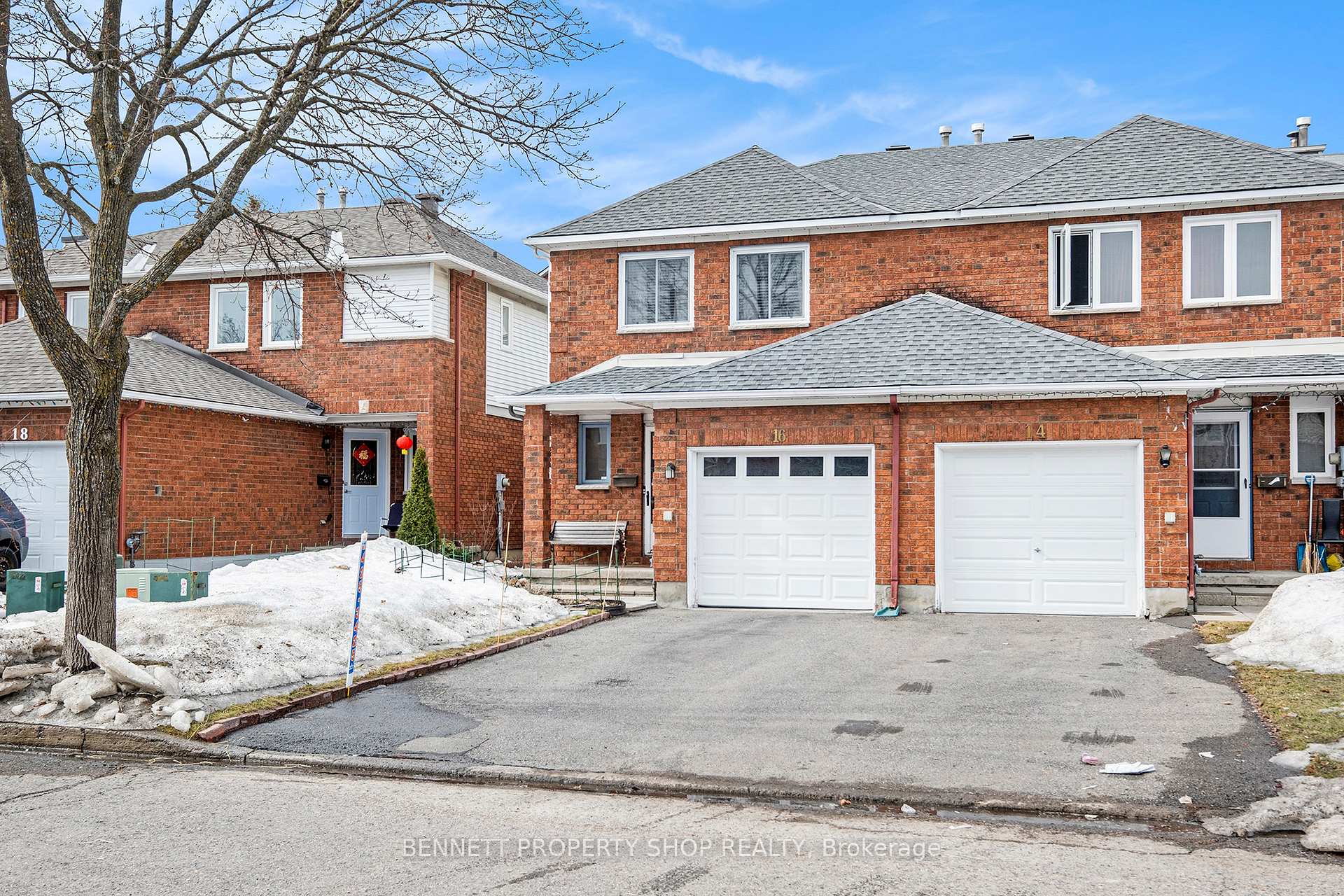 Photo 2 of 16 Woodbury Crescent, Ottawa, Hunt Club Park — HOMEH