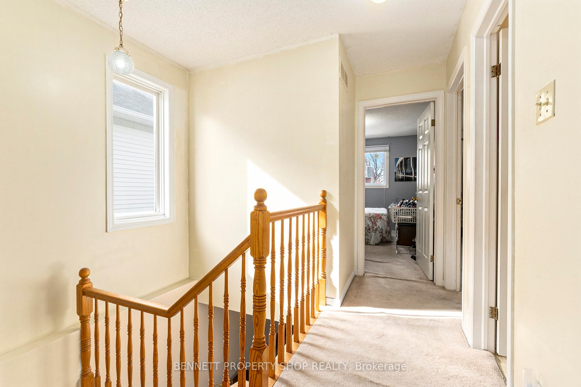 Photo 5 of 16 Woodbury Crescent, Ottawa, Hunt Club Park — HOMEH