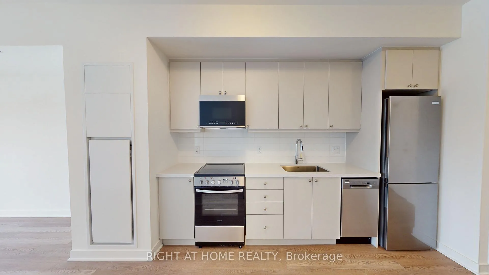 Photo 6 of Unit 409, 51 Clarington Boulevard, Clarington, Bowmanville — HOMEH