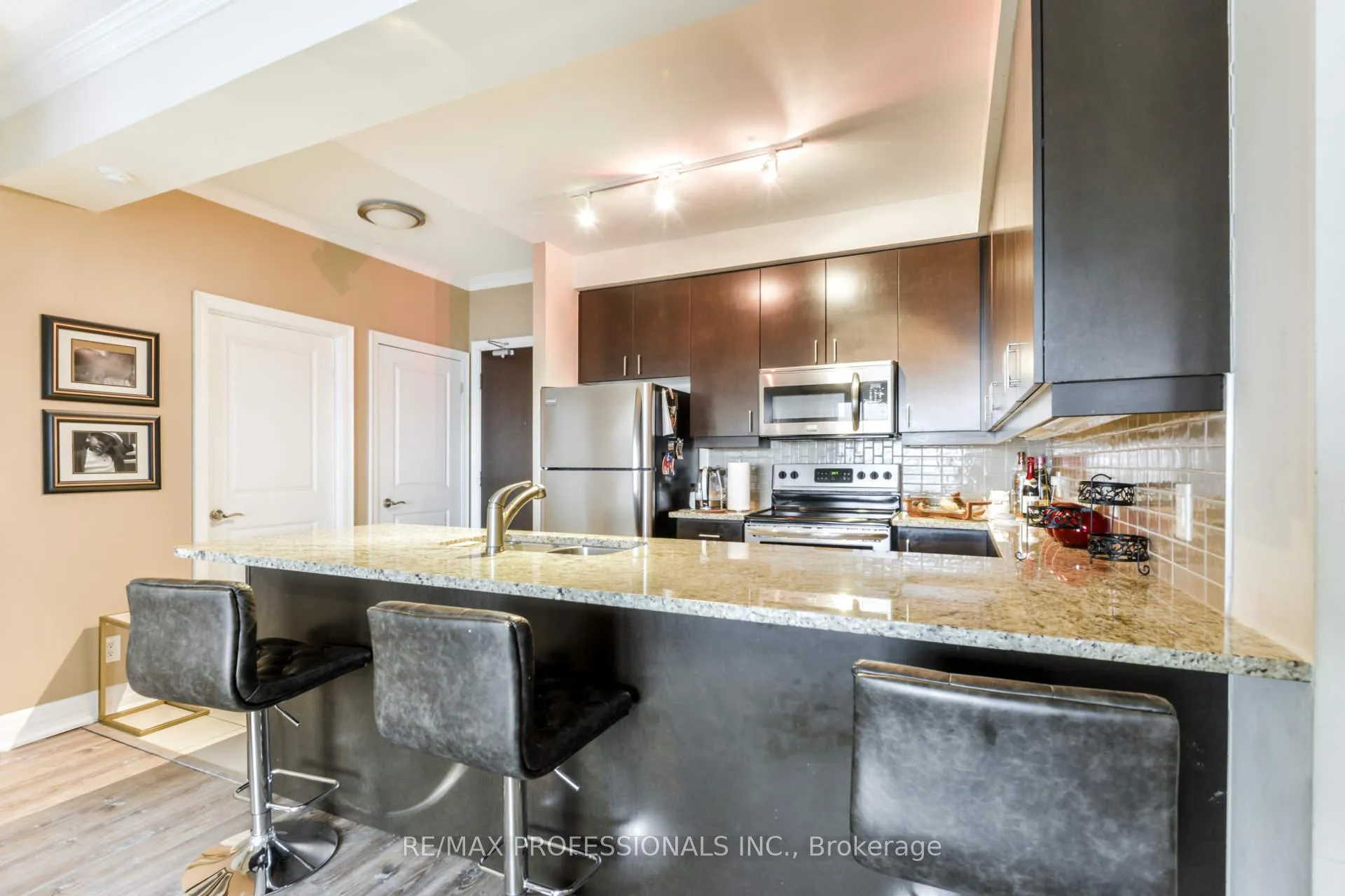 Photo 10 of Unit 2205, 100 John Street, Brampton, Downtown Brampton — HOMEH