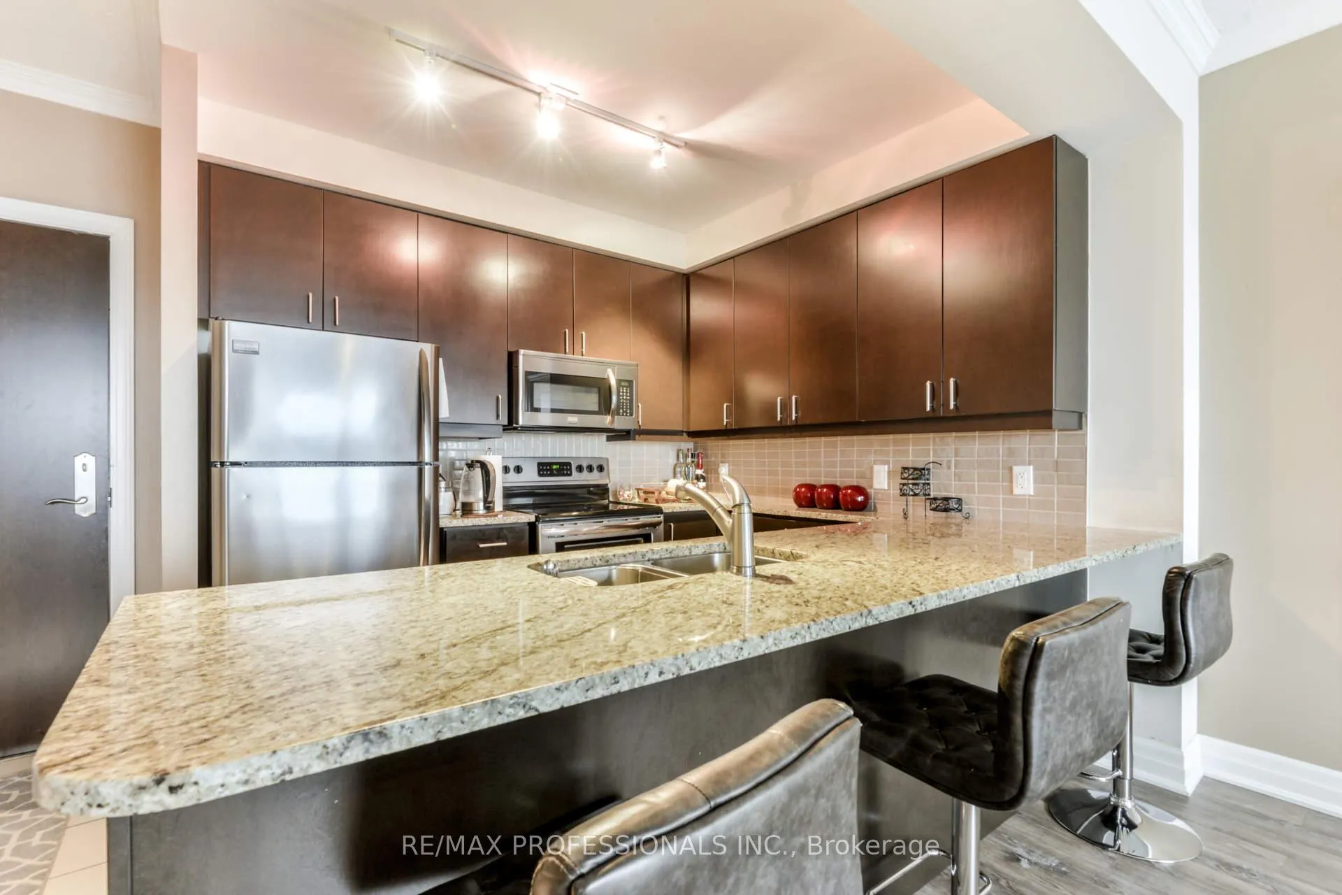 Photo 11 of Unit 2205, 100 John Street, Brampton, Downtown Brampton — HOMEH